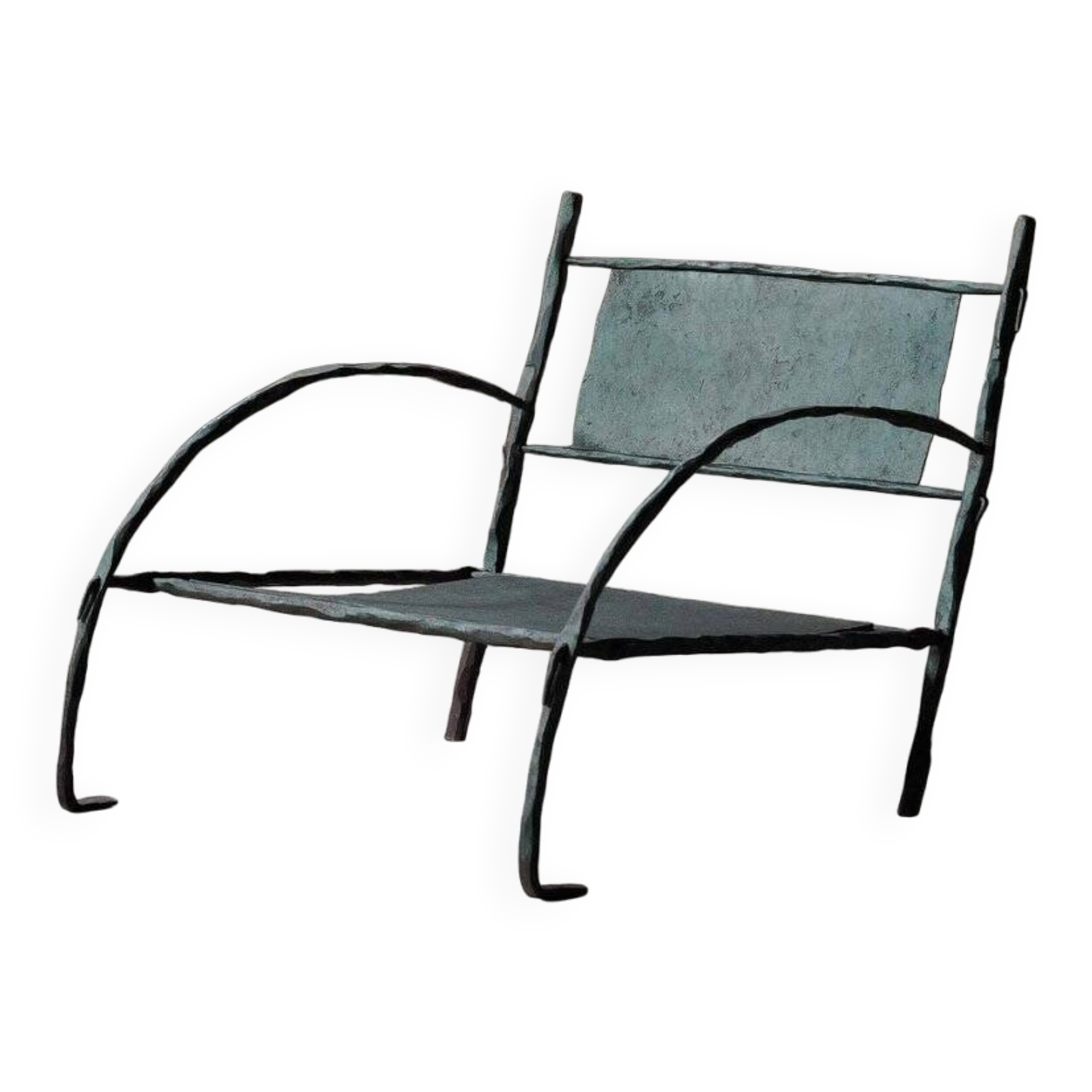 Fauteuil bas en fer forgé martelé, France, vers 1960