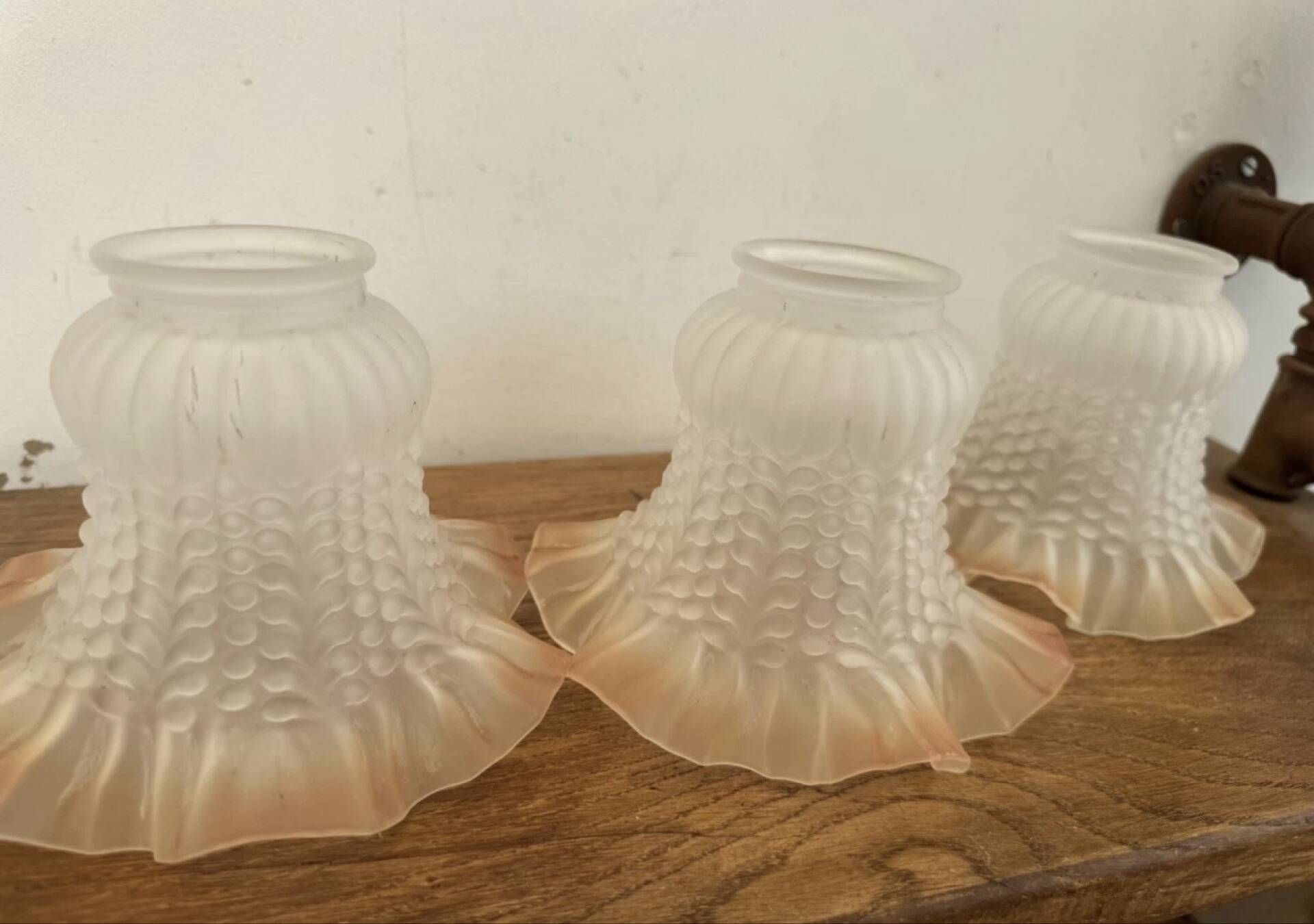 Lot 3 Tulipes jaune Ancienne en verre moulé dépoli art déco lustre, ab