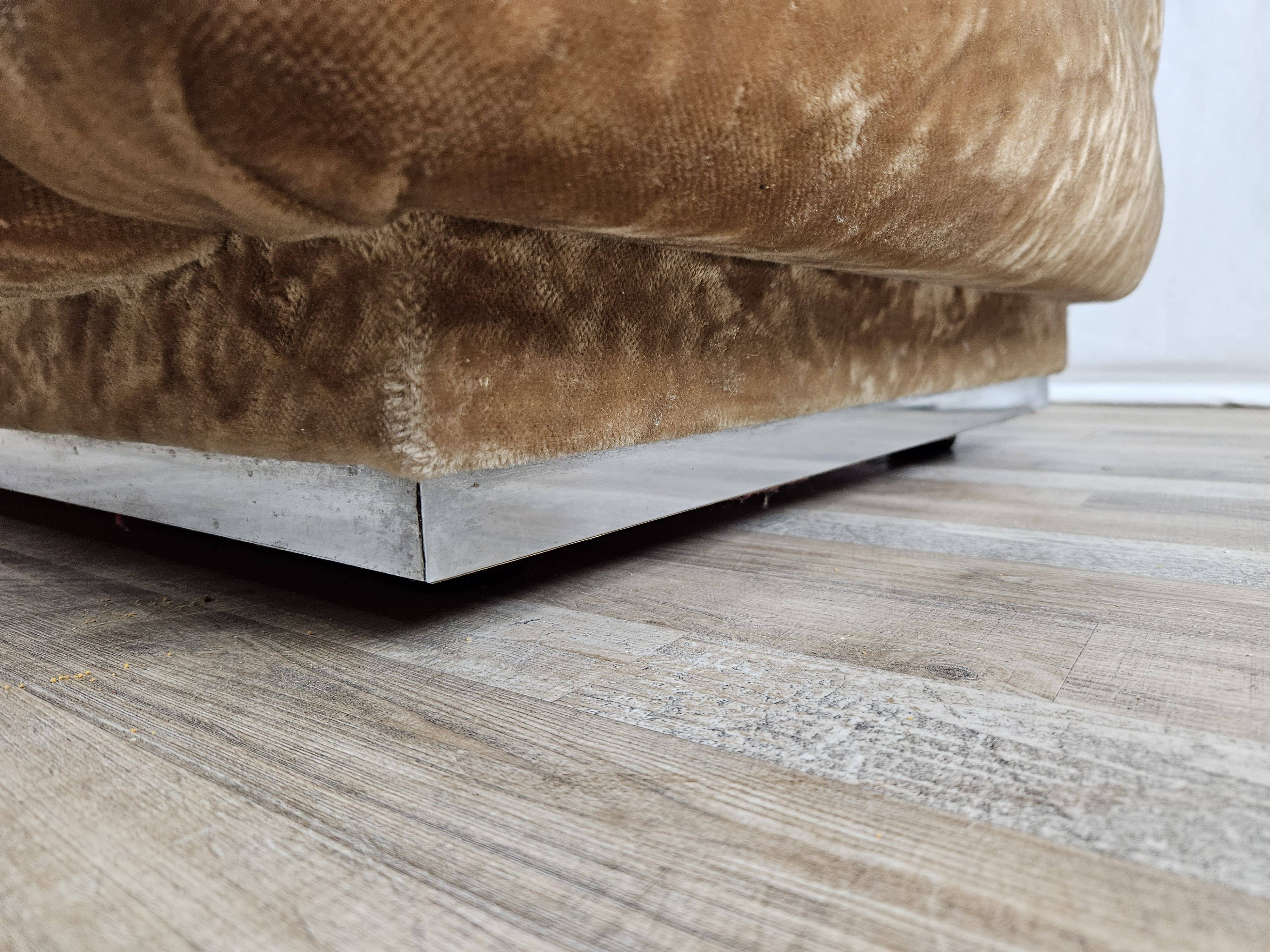 Fauteuil années 70 en tissu et acier