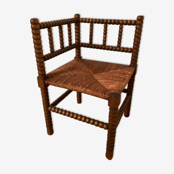 Chaise ancienne d'angle en bois de chêne, assise en cannage