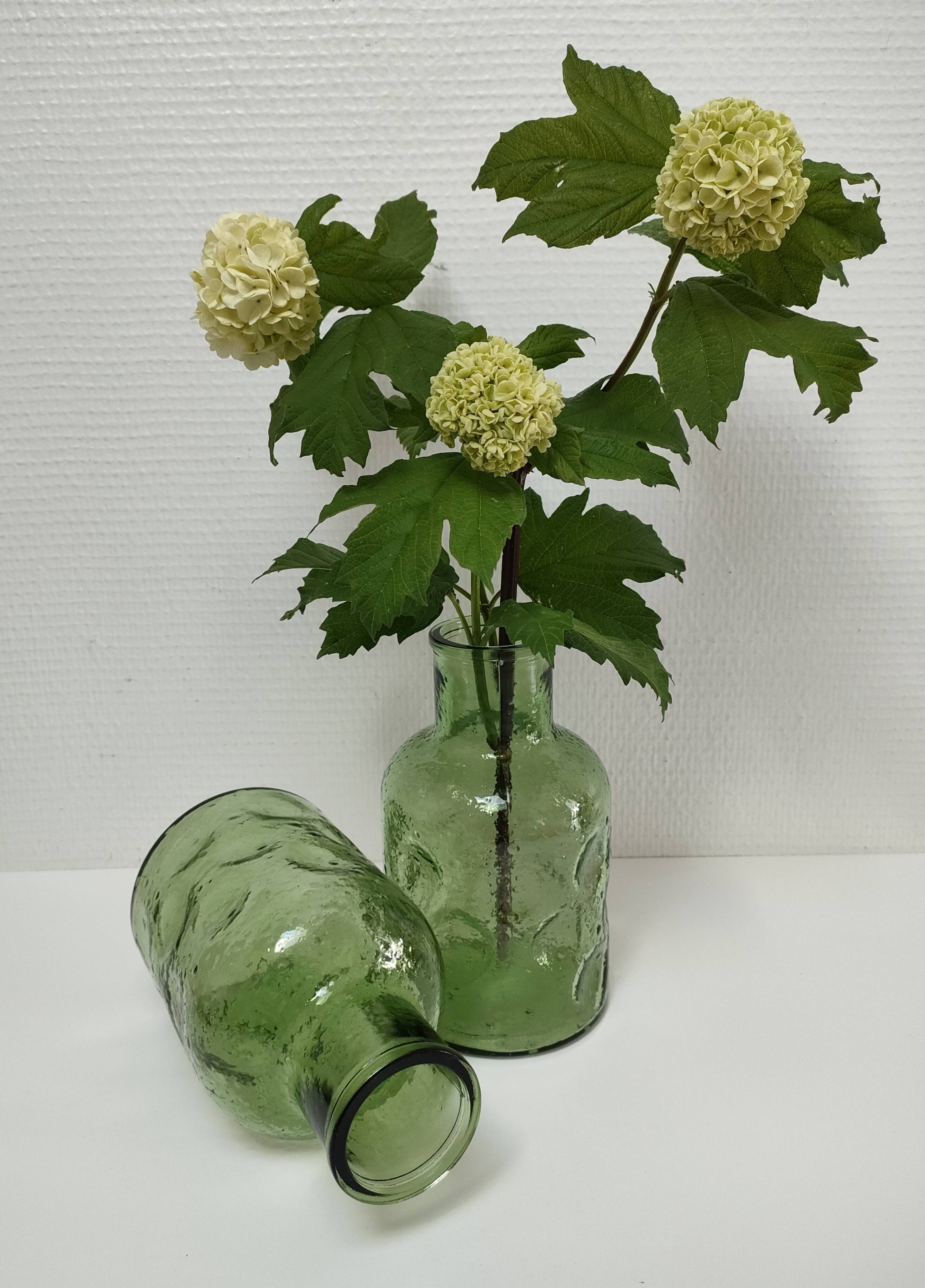 Deux vases verre moulé texturé vert années 70