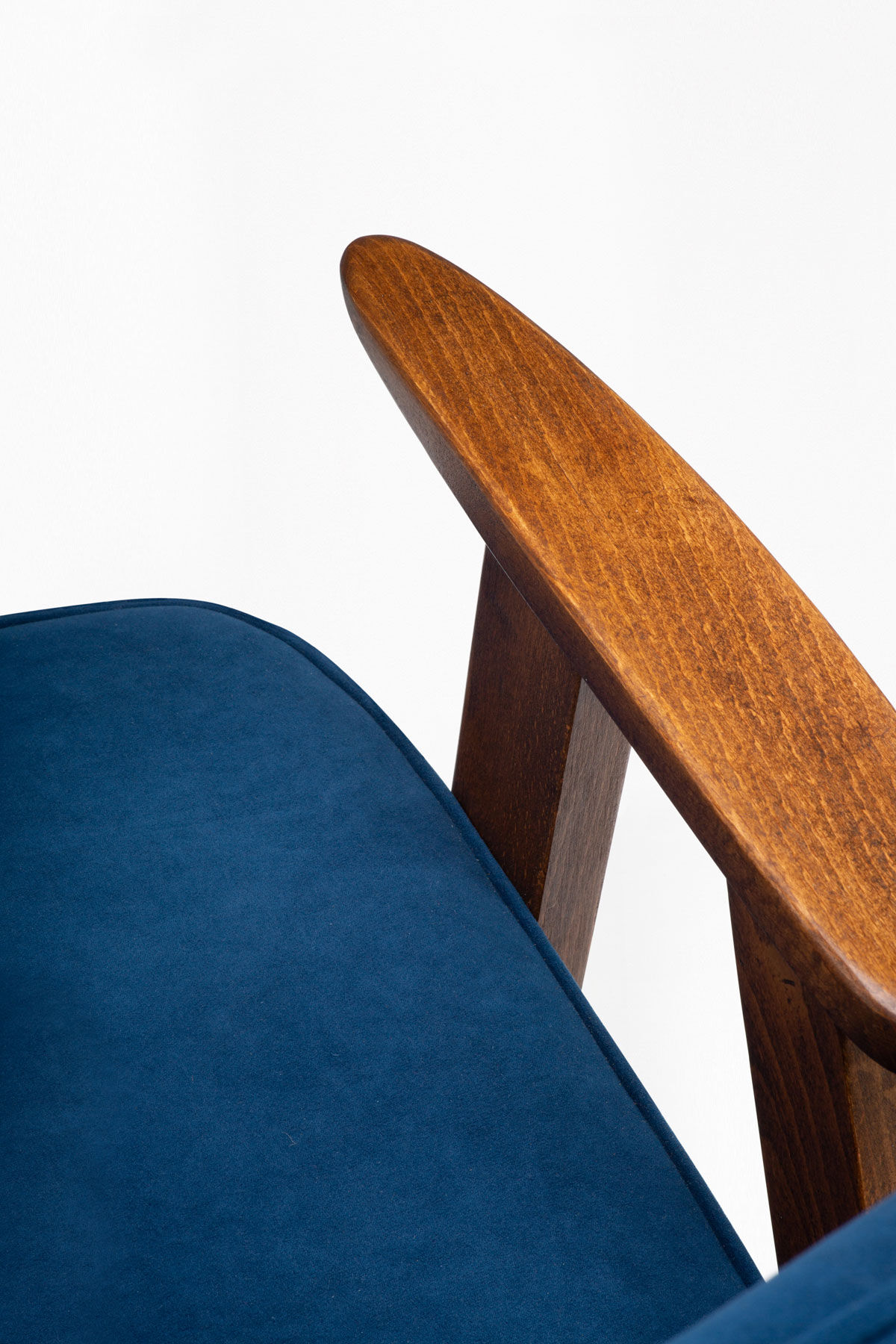 366 armchair / indigo velor