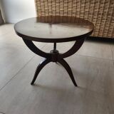 Circular side table in mahogany veneer