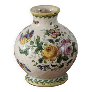 Vase boule en faïence, signé