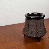 Mid-century studio ceramic tripod vase by Eke Bjeren for Gabriel Keramik, 1960s.