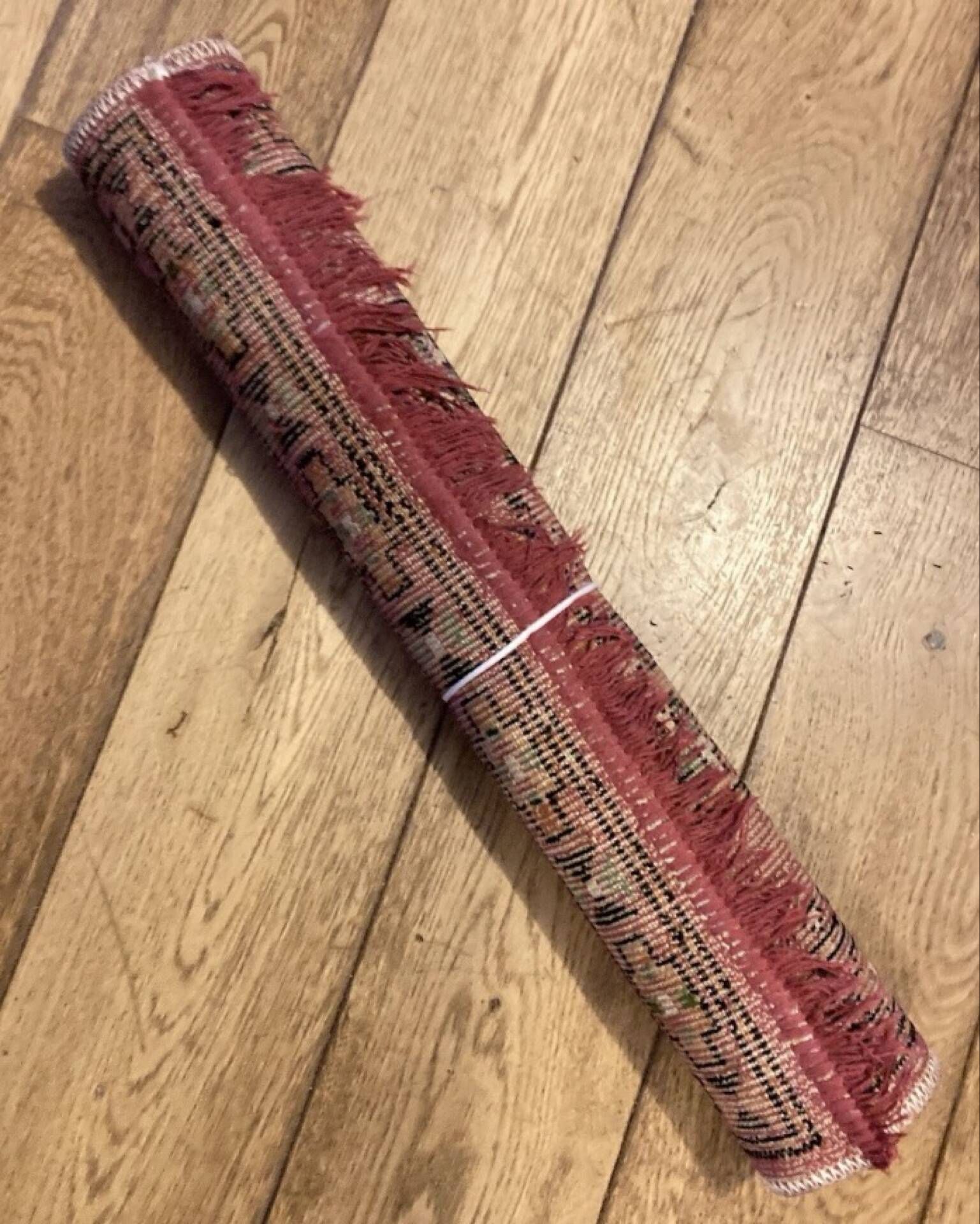 Handmade Persian carpet in pure virgin wool from the mid-20th century.