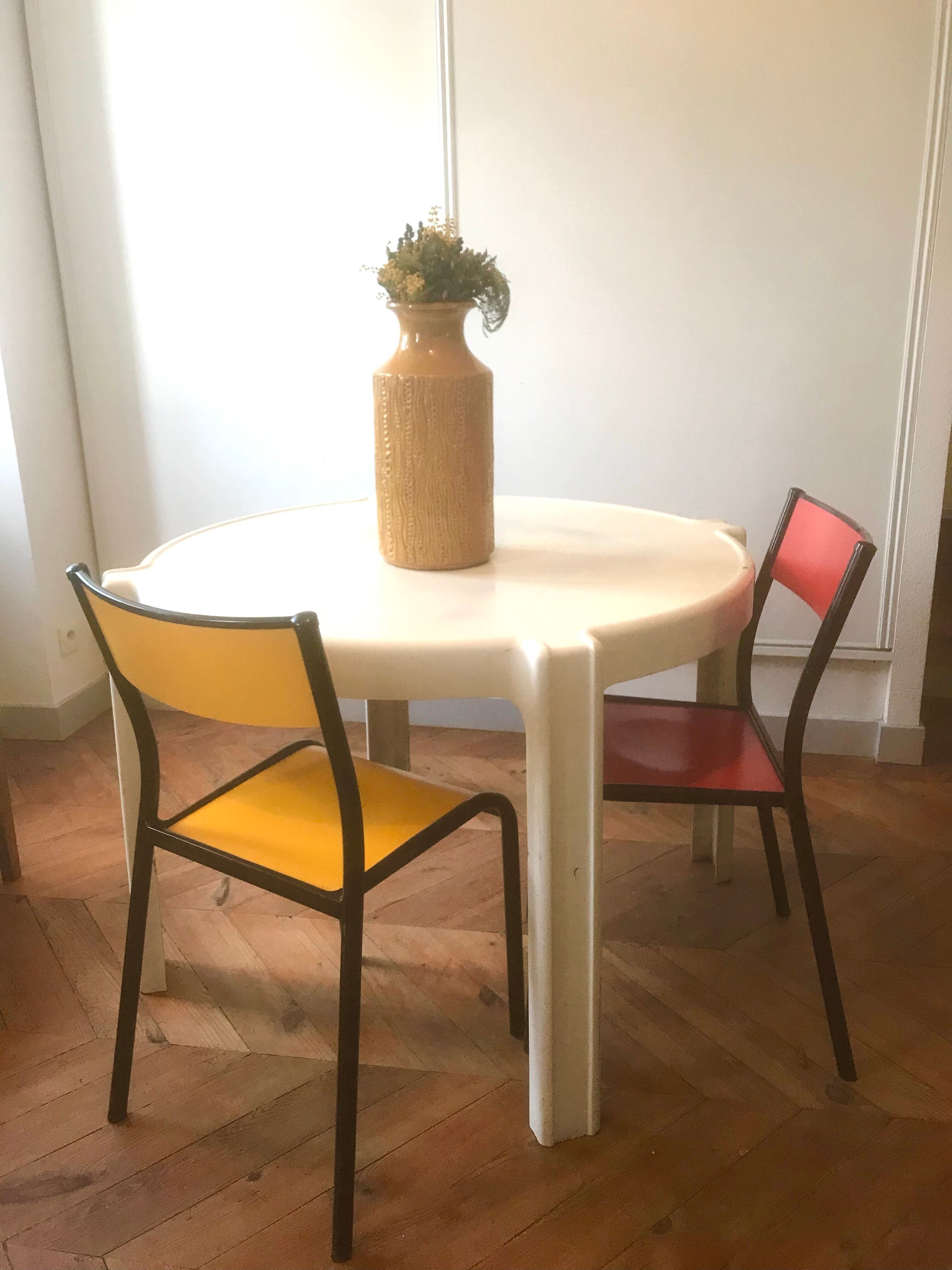 Table Marc Berthier round Space age 1970