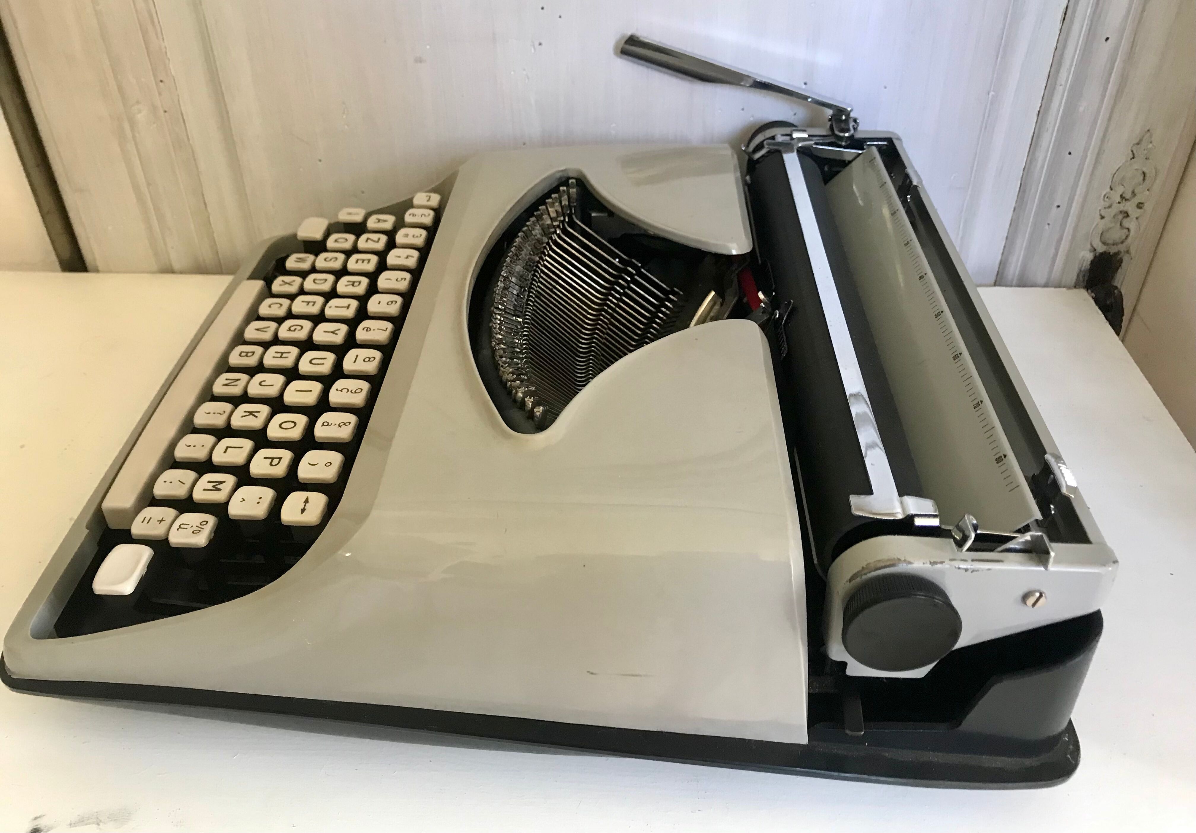 Remington Envoy typewriter
