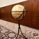 Globe sur pied