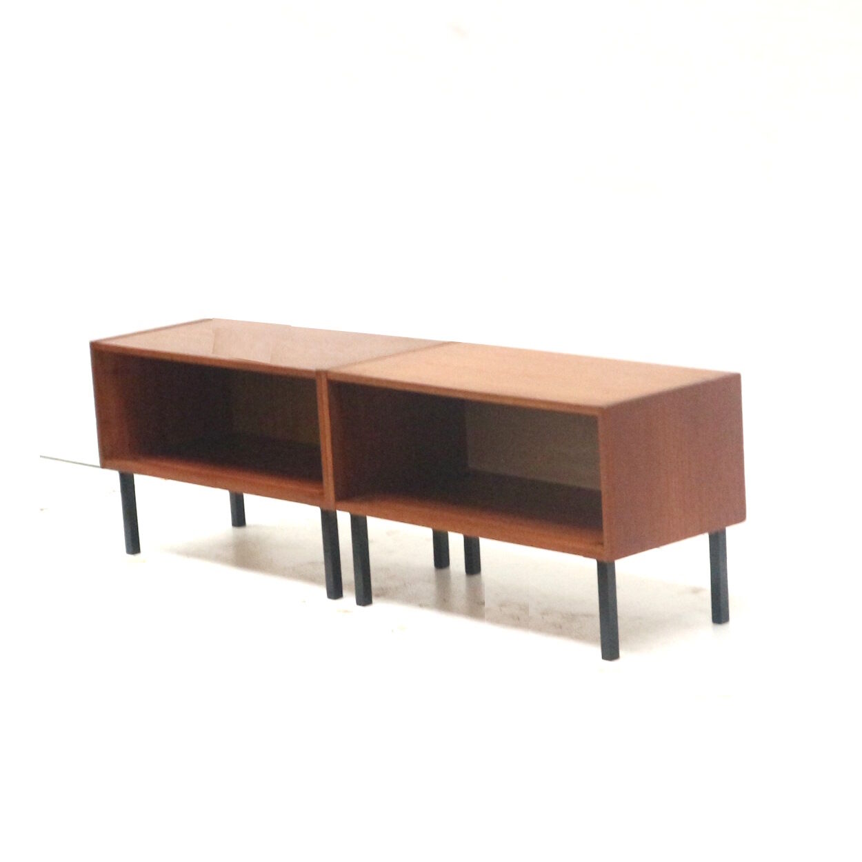 Commode vintage/table de chevet fabriquée dans les années 60
