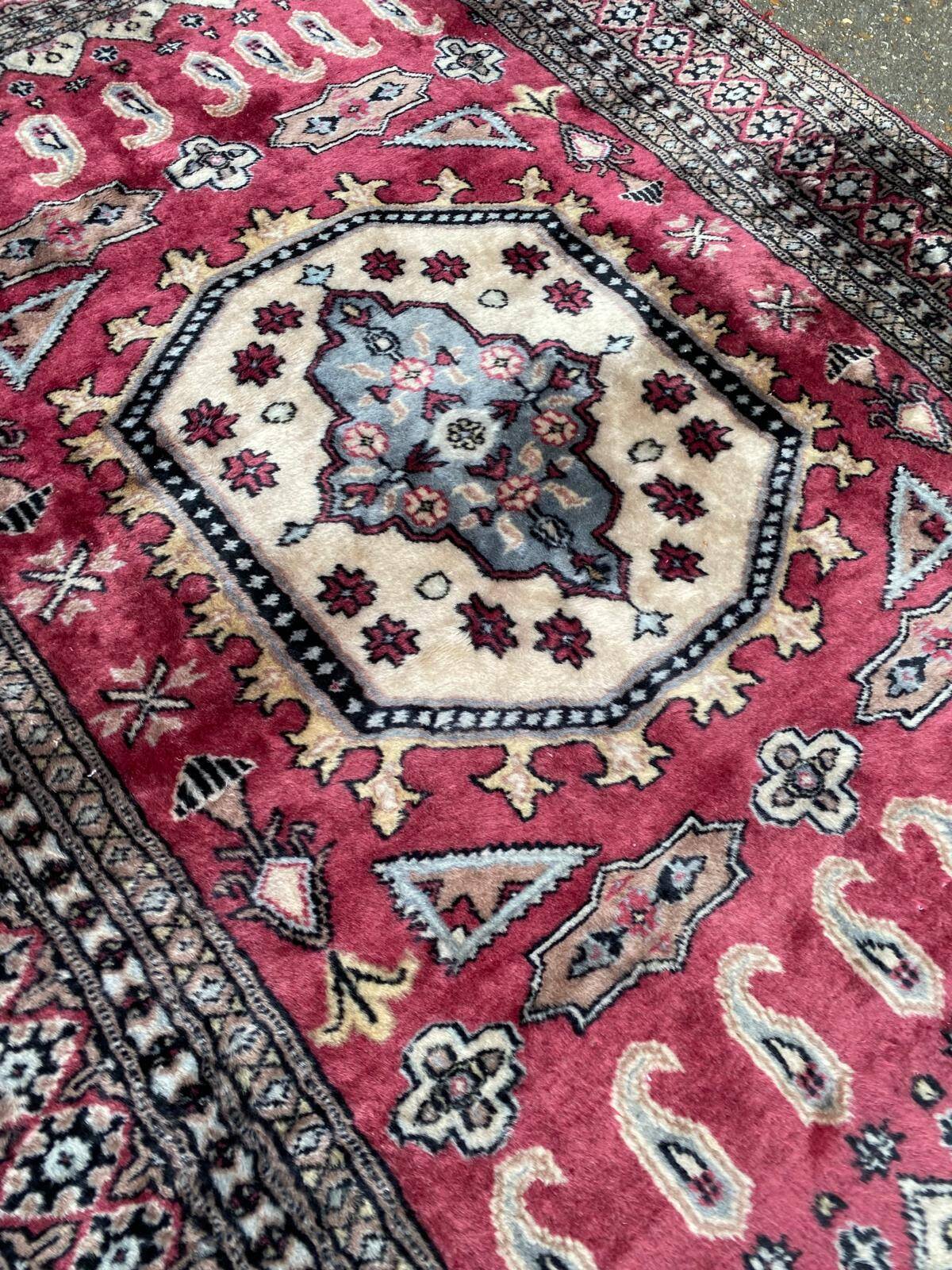 Hand-knotted Persian rug in burgundy grey 120x180.