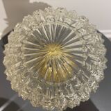 Table lamp in gold-plated brass and textured round globe