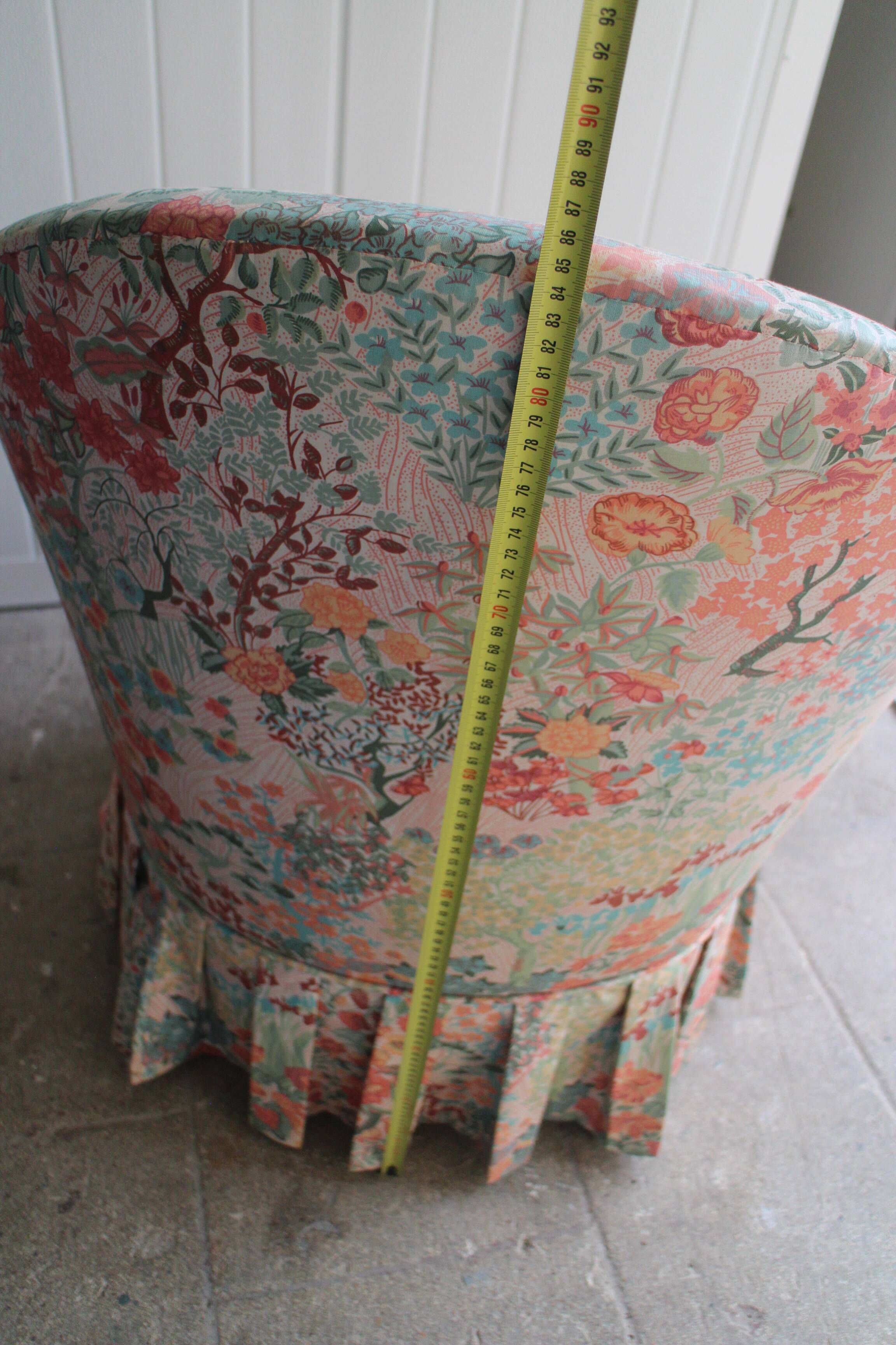 pair of toad armchairs in floral fabric.