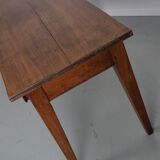 Table d'appoint ancienne en bois fruitier de style rustique français, XIXe siècle