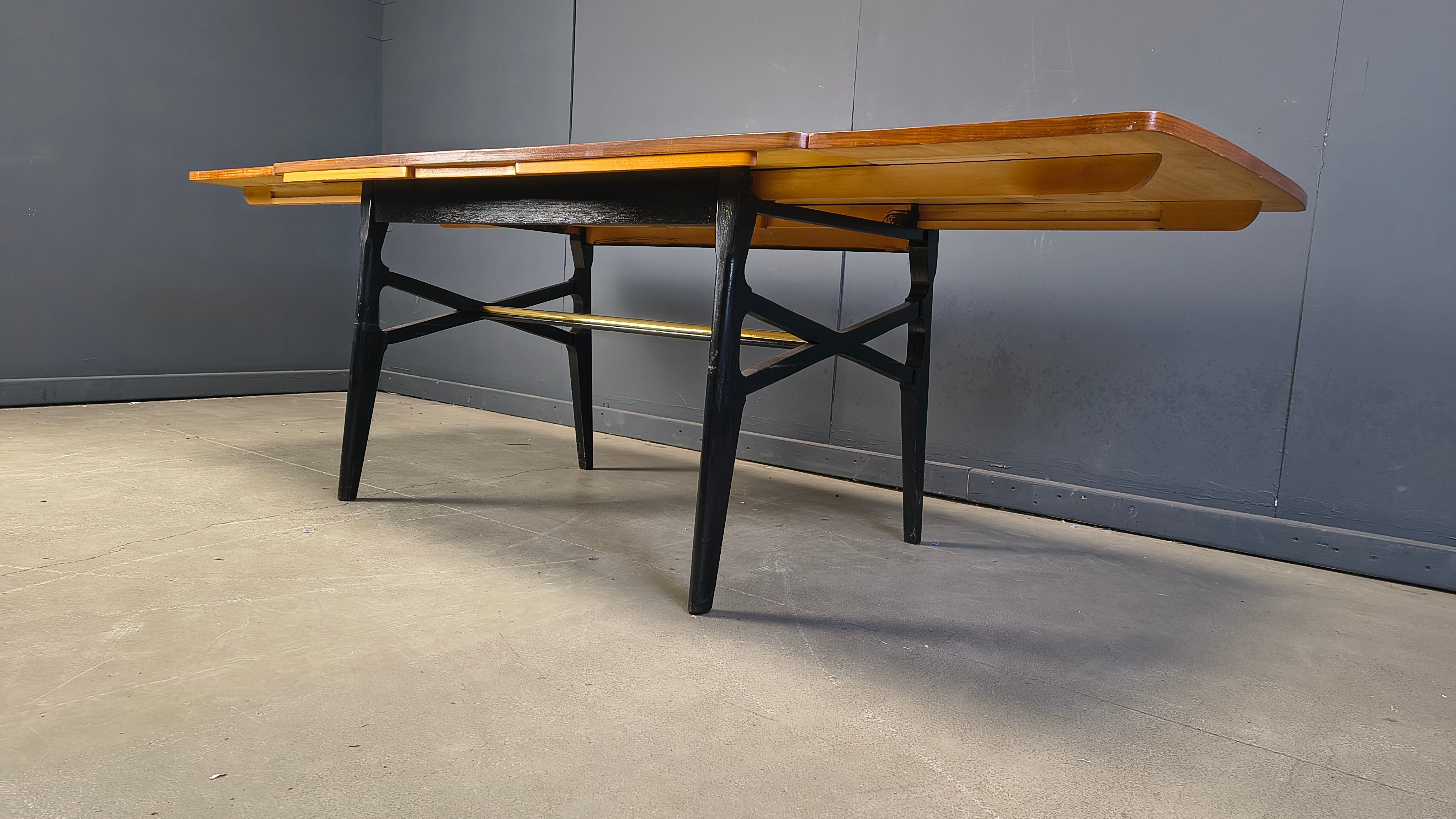 Table à manger extensible italienne des années 1950.