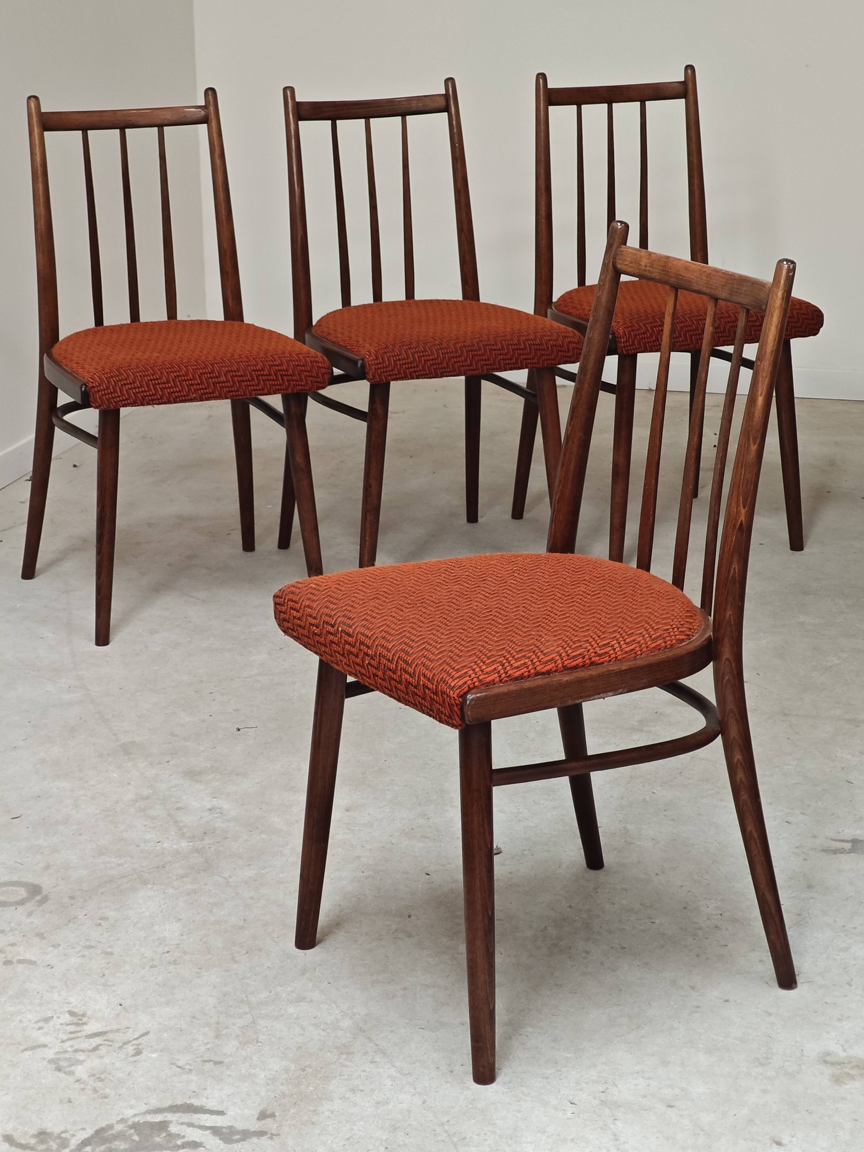 Set of 4 dining chairs TON Bystrice Antonin Suman orange fabric