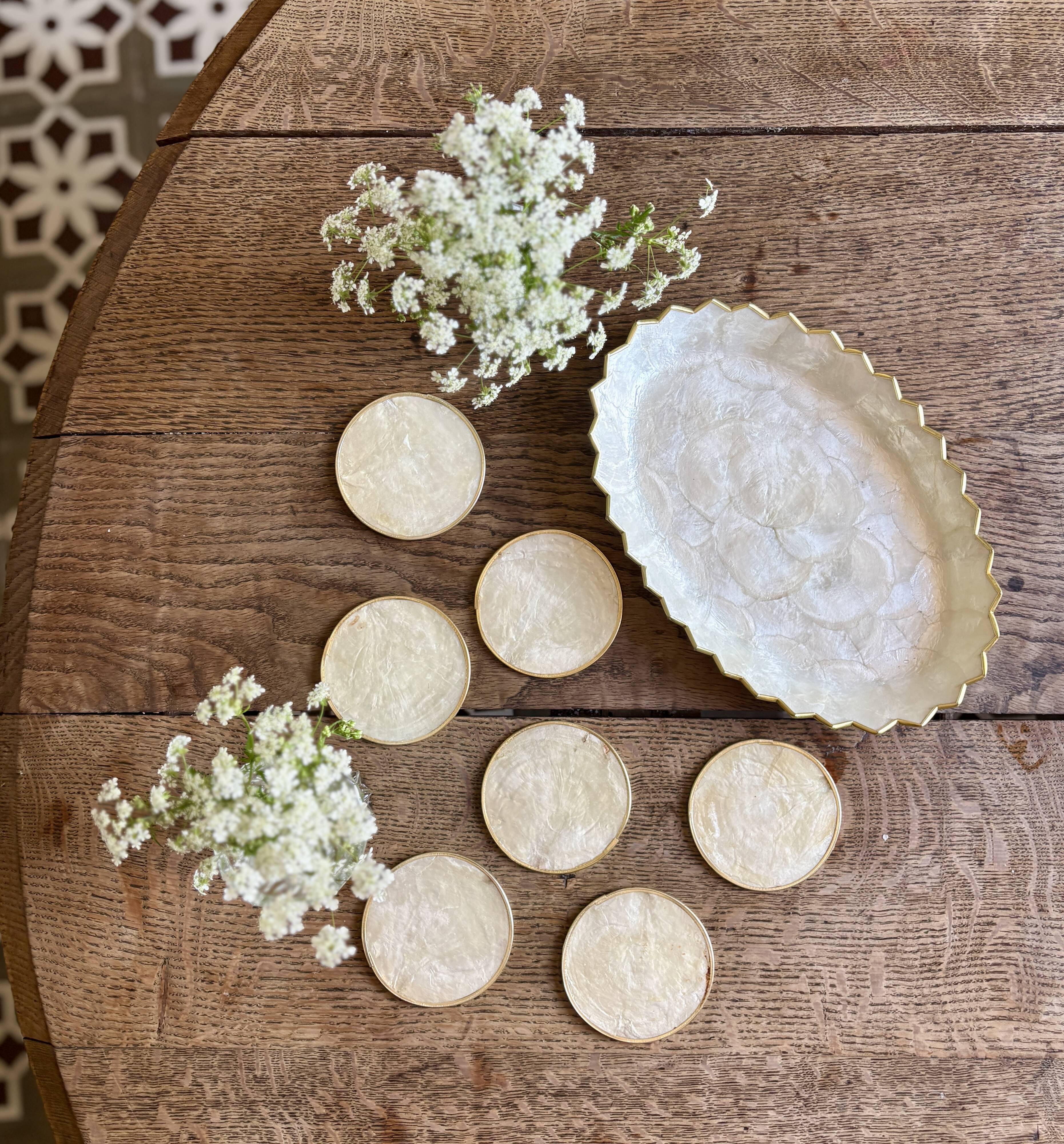 Lot of mother-of-pearl aperitif items, 7 coasters and a dish.