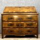 Commode scribanne époque Louis XVI en ronce de noyer à décor marqueté