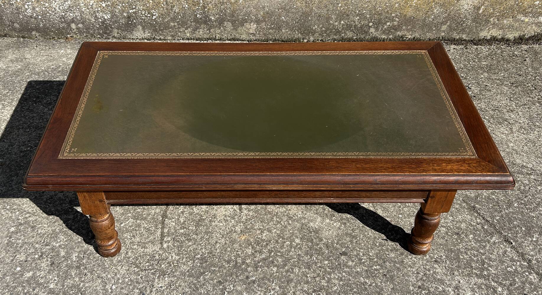 Vintage English coffee table in oak and green leather – 1950s/60s