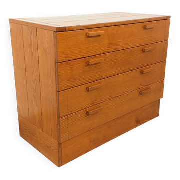 Vintage pine chest of drawers from the 1970s.