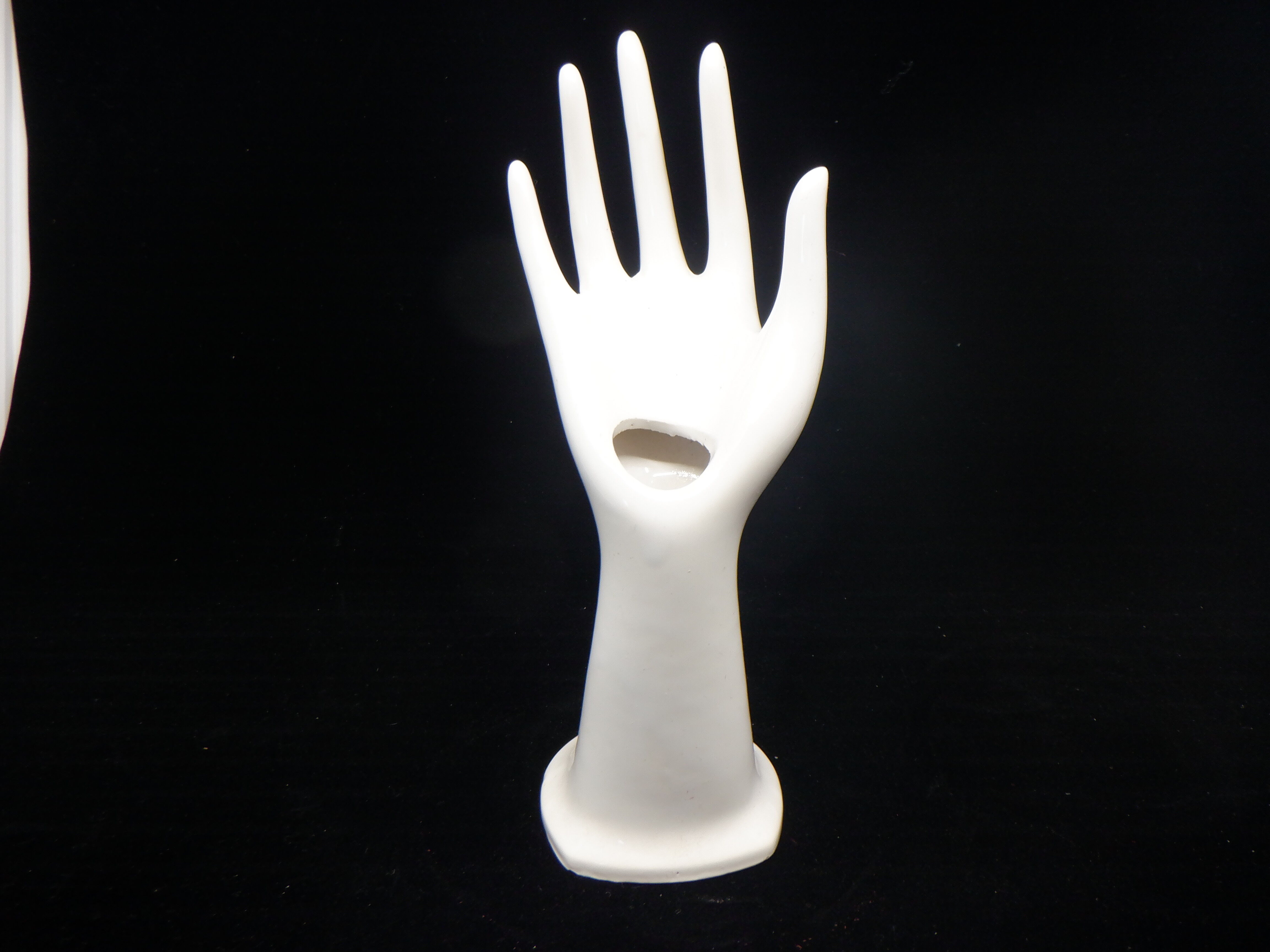 Hand soliflore in white ceramic