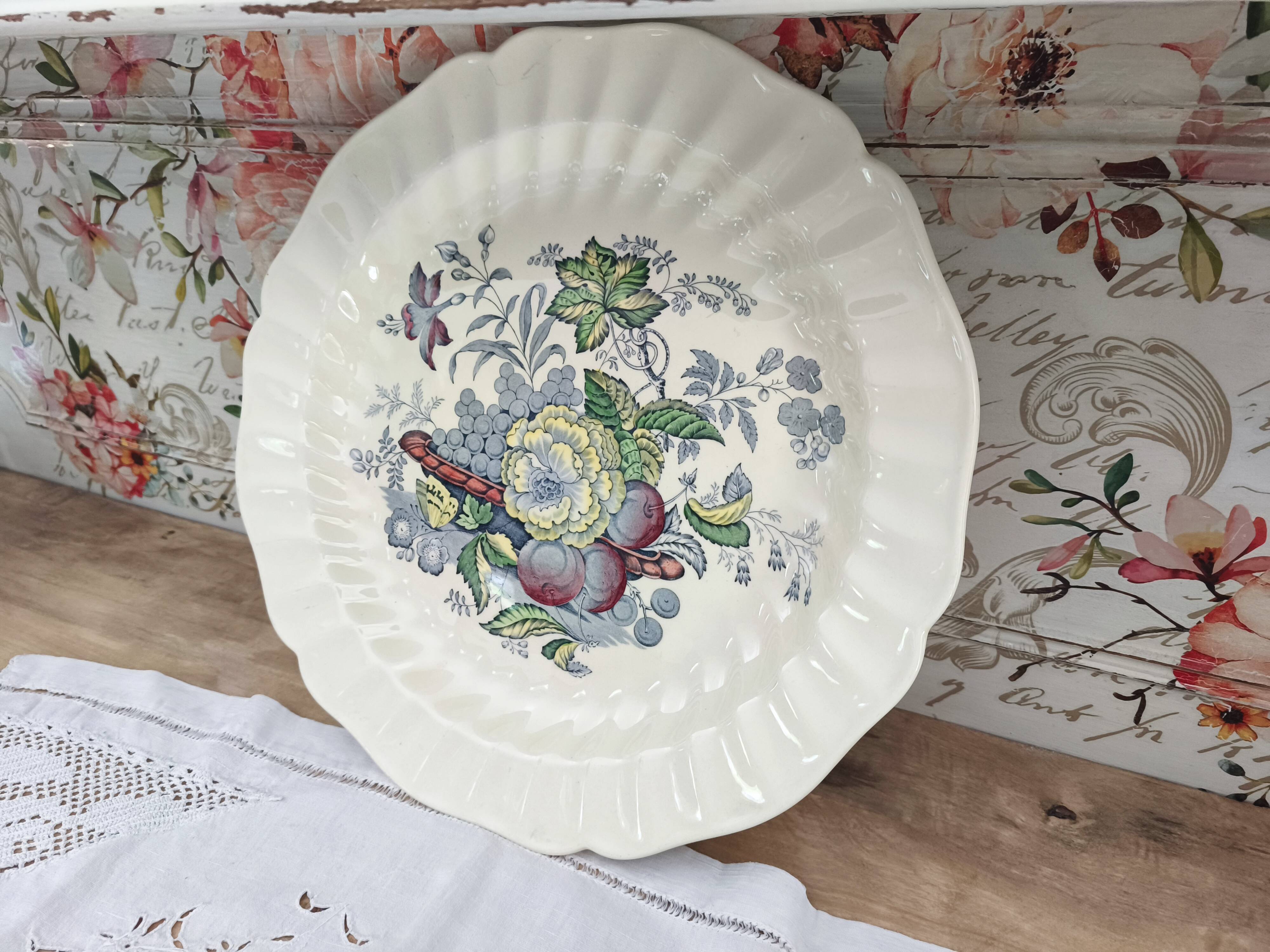 Grand plat rond Royal Doulton modèle The Kirkwood