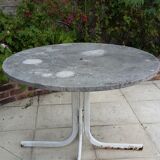 Round marble garden table