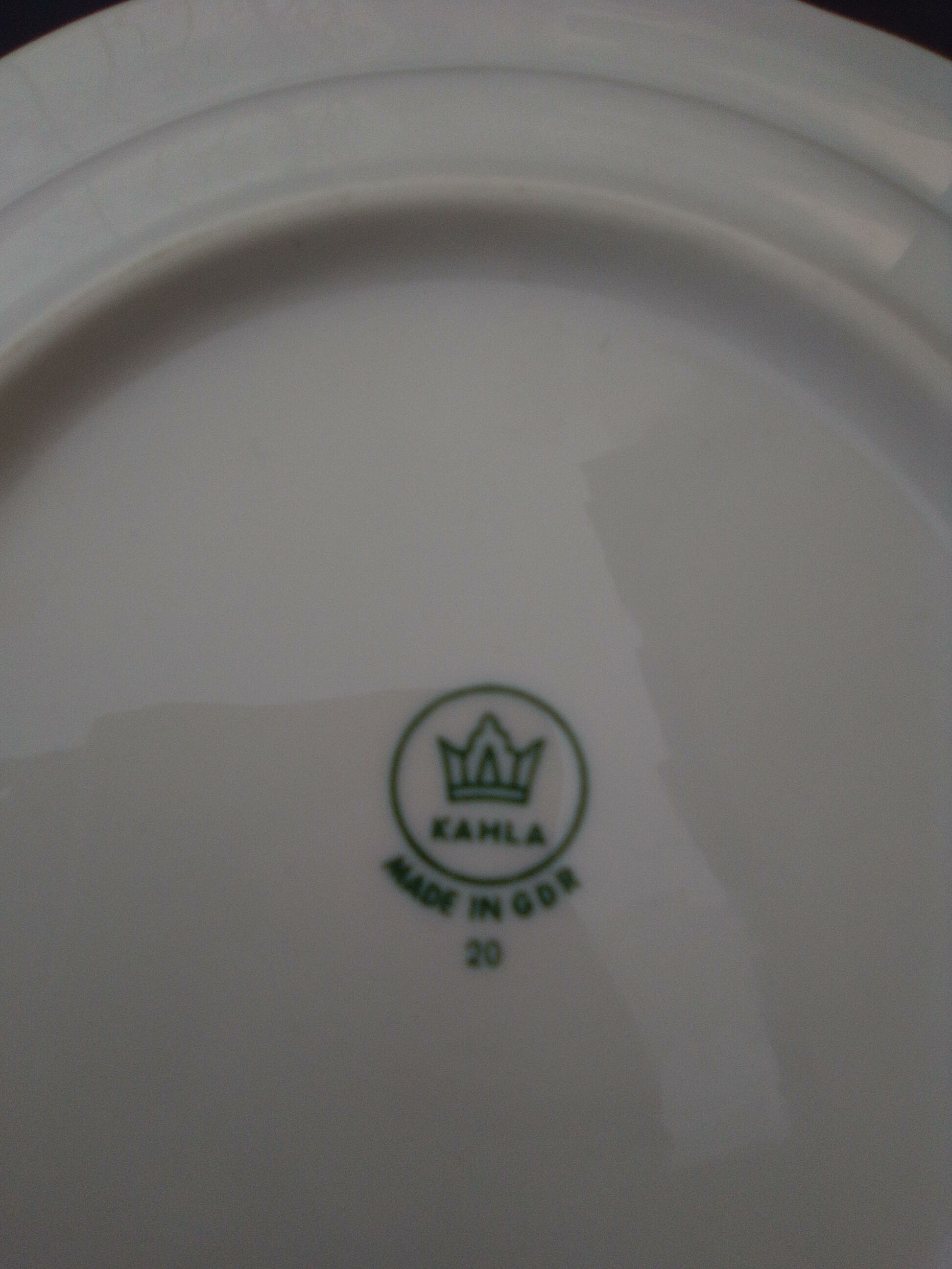 12 hollow plates in Kahla porcelain made in GDR diam 22 cm blue flower pattern