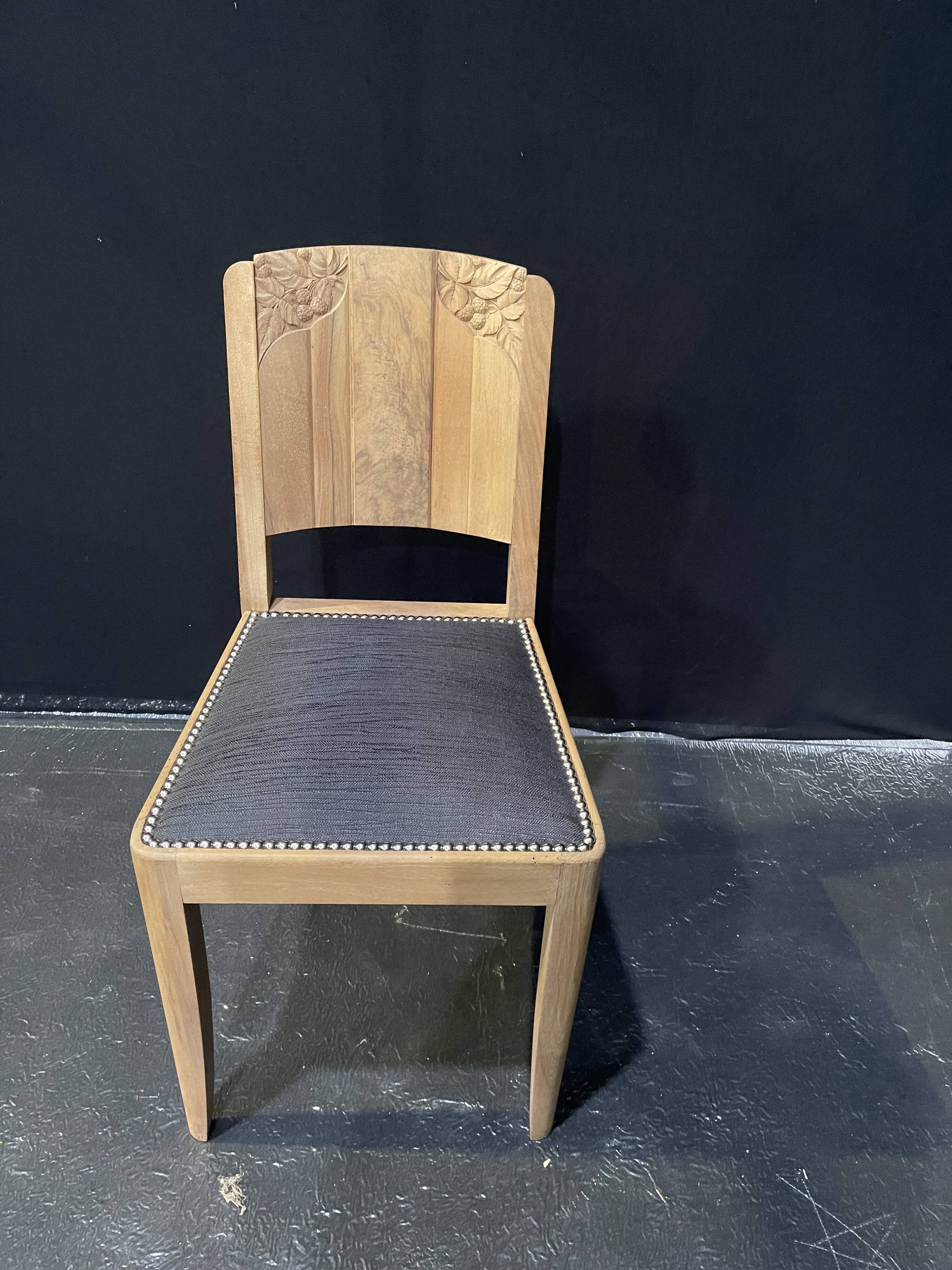 Table and its 4 chairs