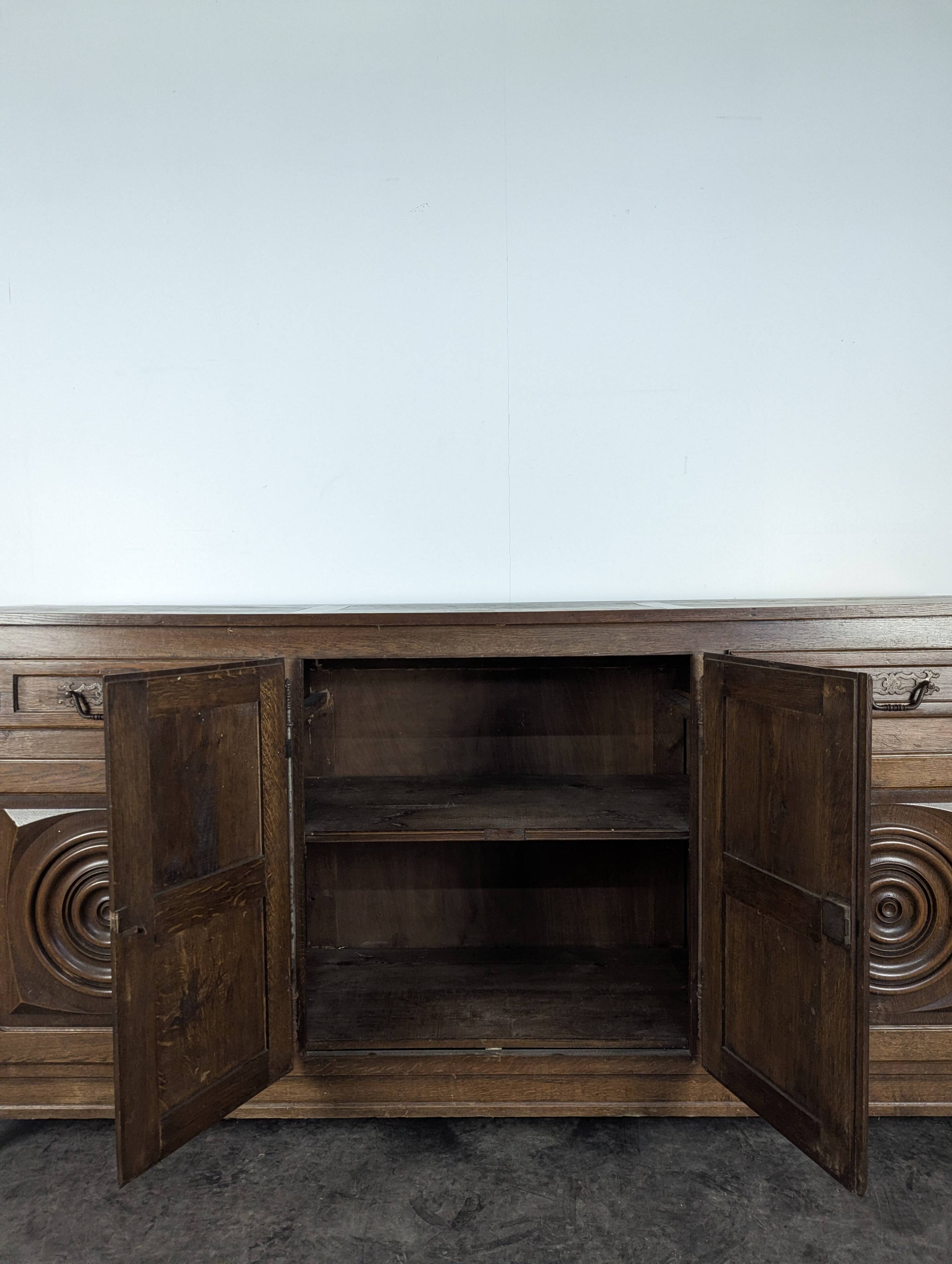 Enfilade brutasliste dans l'esprit de Dudouyt