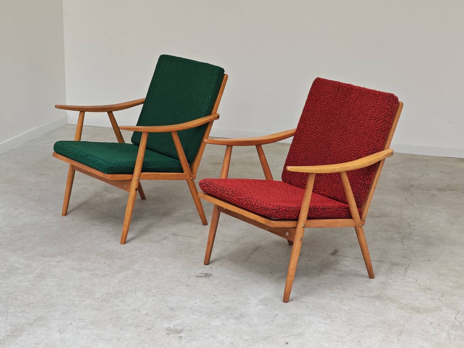 Pair of green-red boomerang armchairs by Antonin Suman for Ton (Thonet) 19