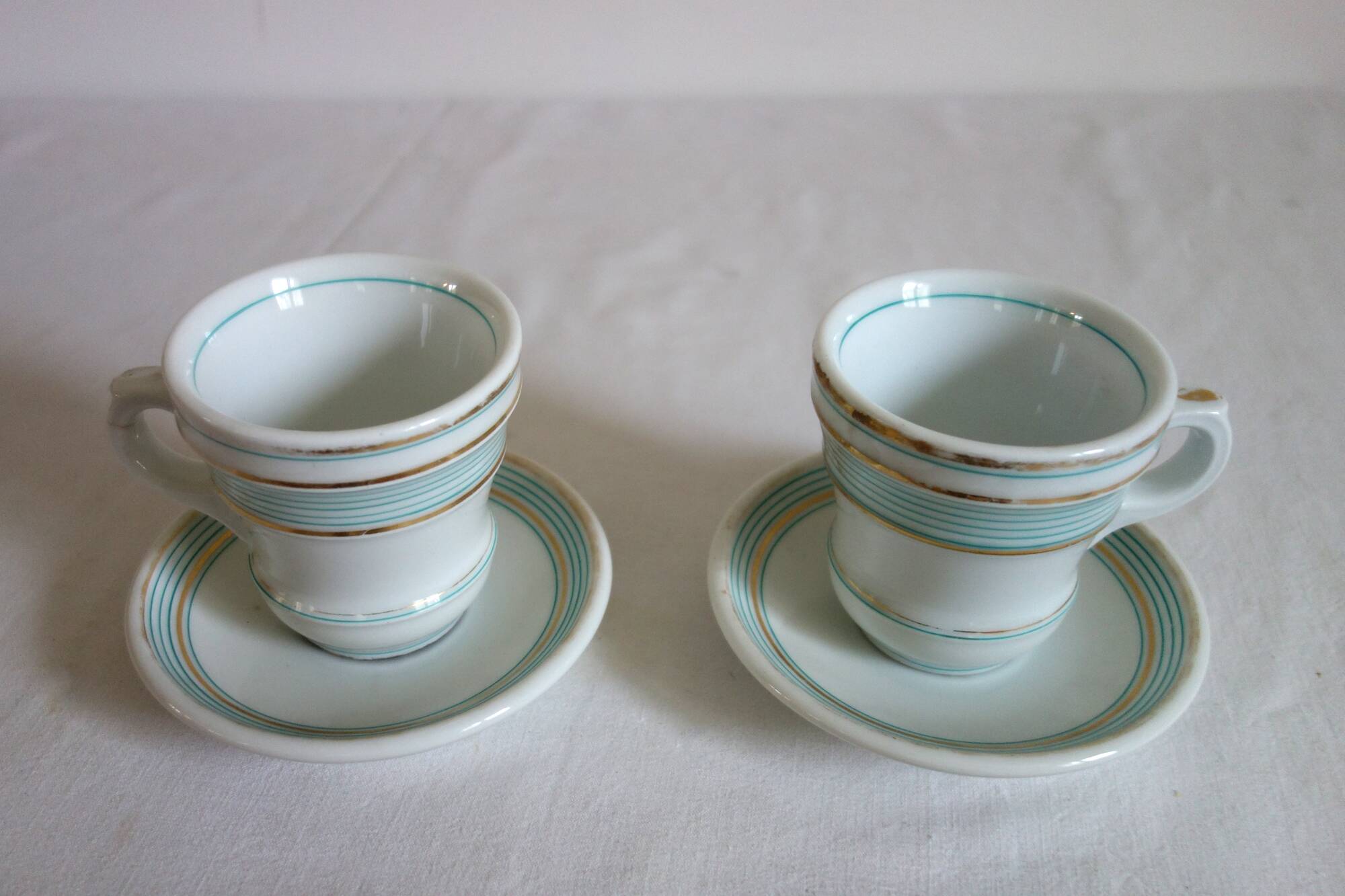 8 tasses brulot en porcelaine épaisse, fin XIXème