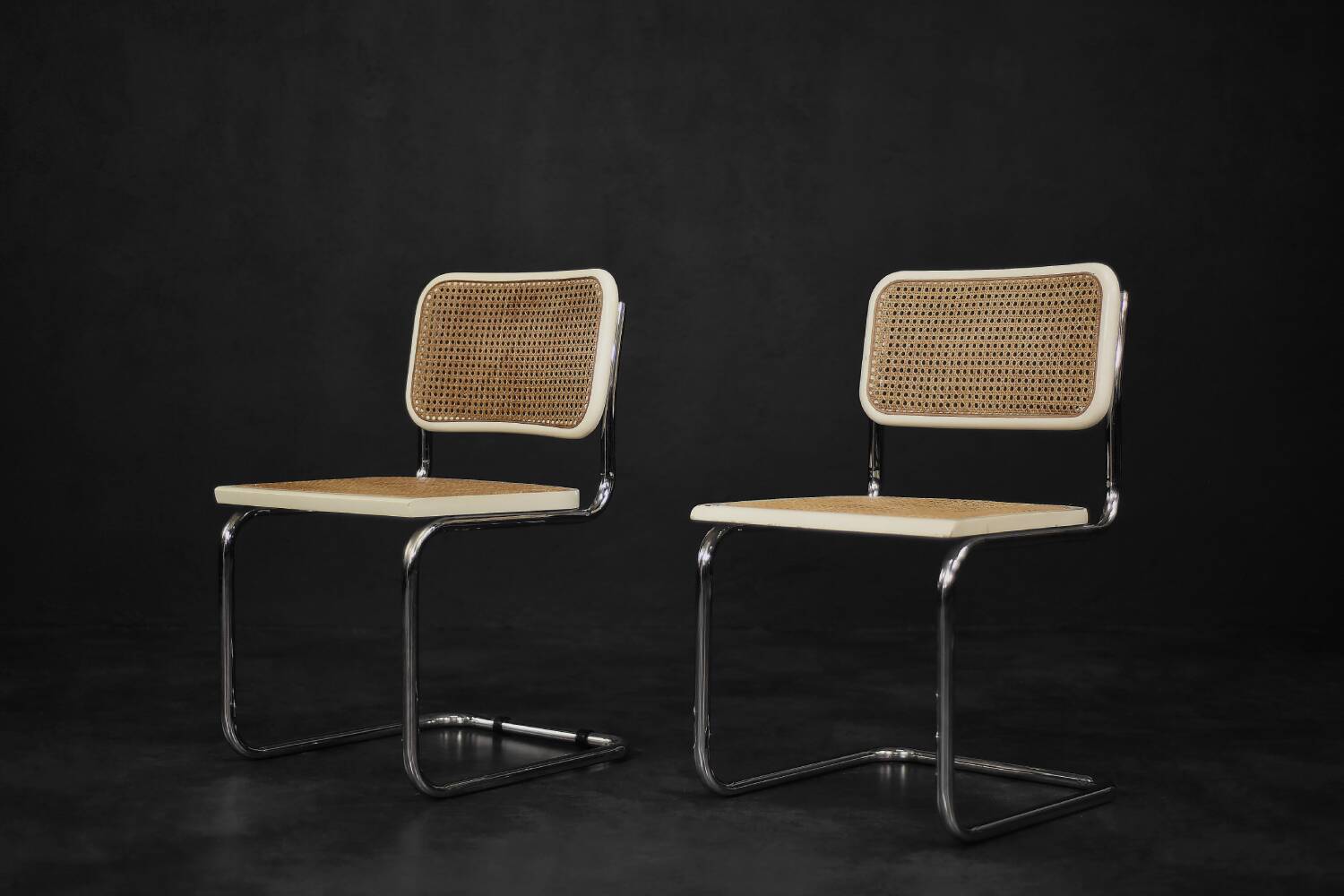 Set of 2 modern vintage Italian chairs in white wood and mid-century French wicker.