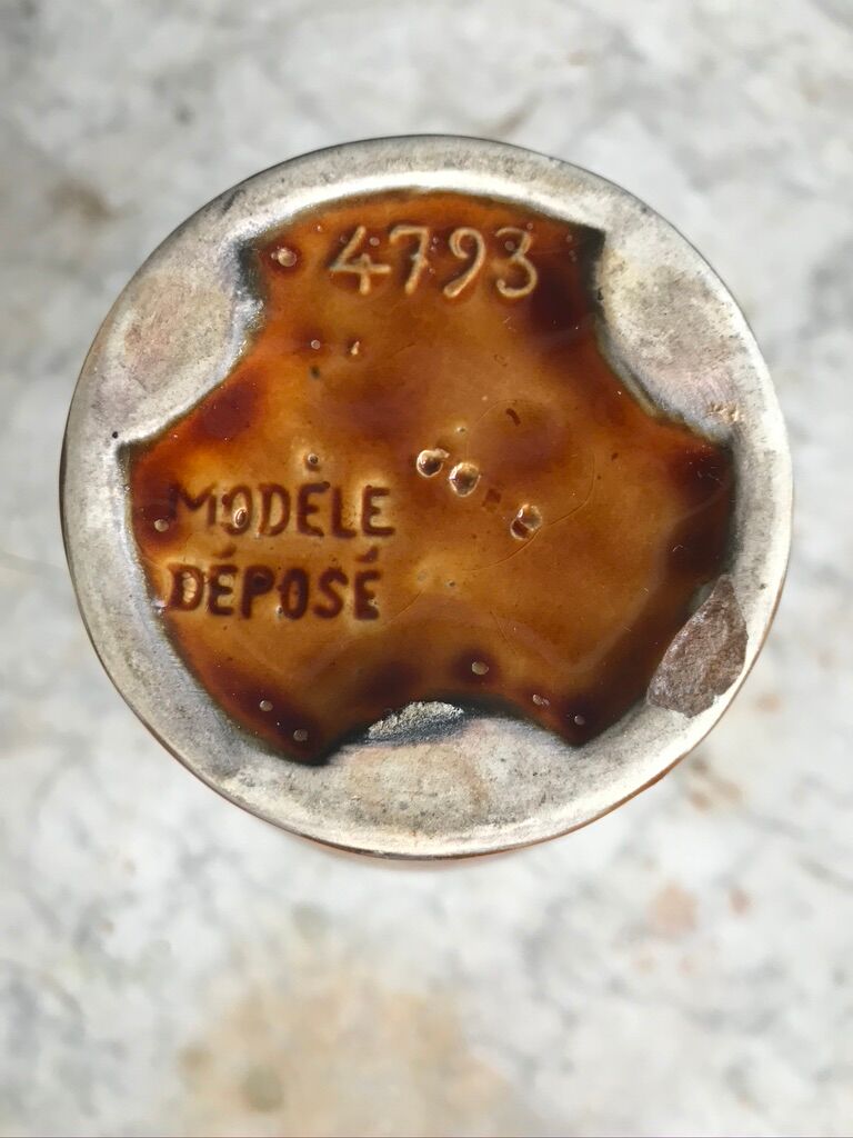 Two-tone vase decorated with flowers