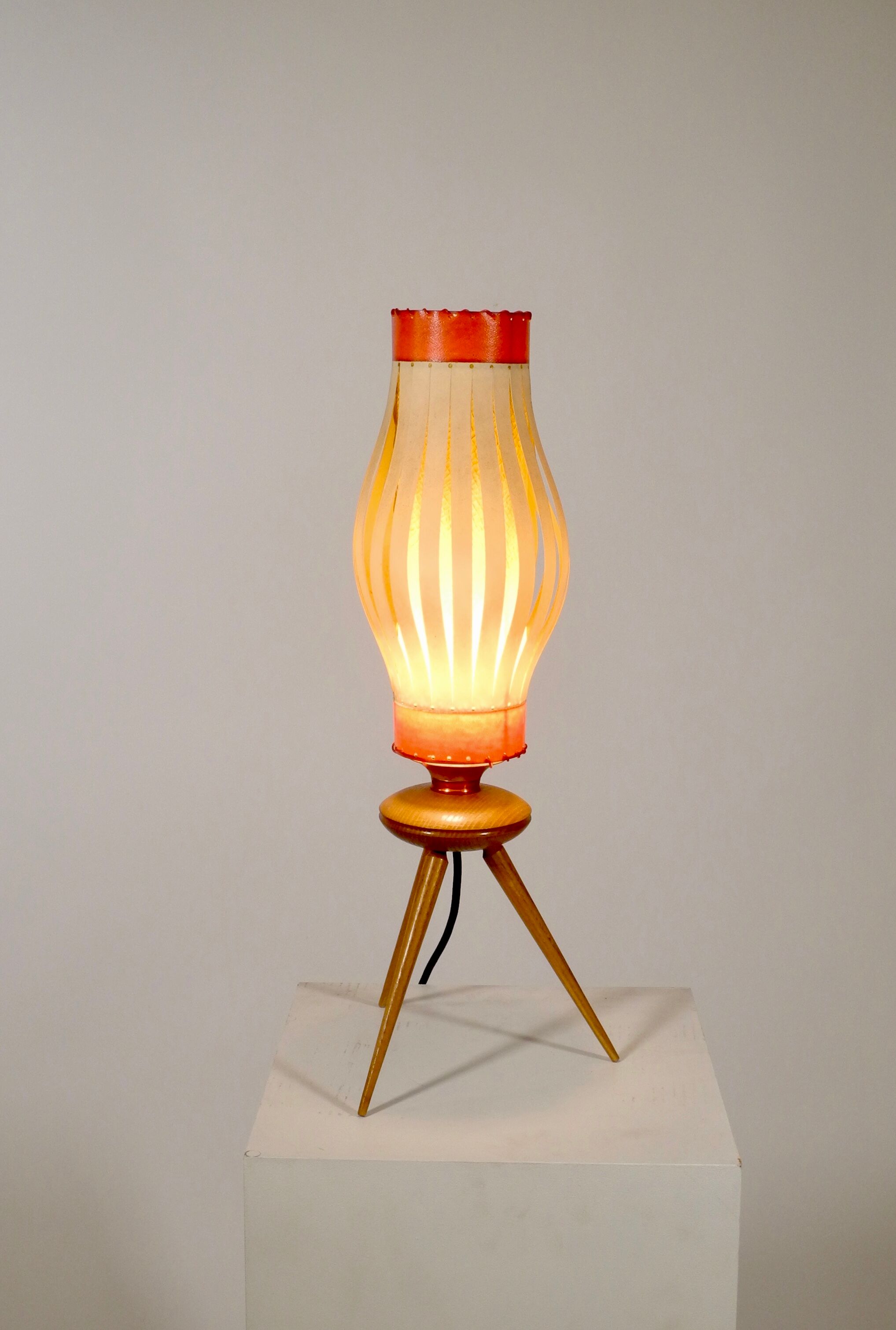 Lampe de table tripode, France 1950