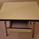 Table année 1960 en formica jaune