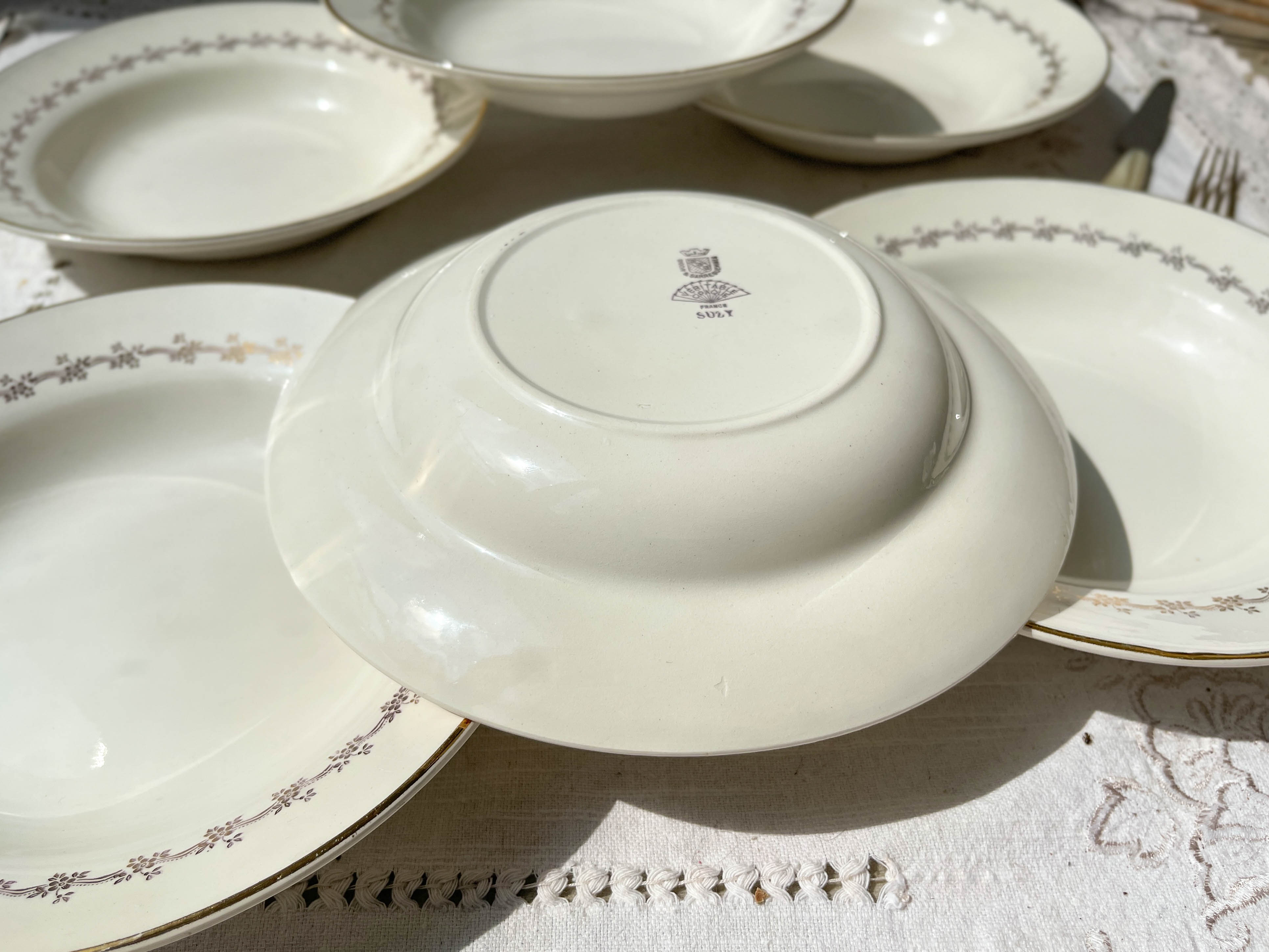 6 opaque porcelain soup plates from Digoin, "Suzy" model