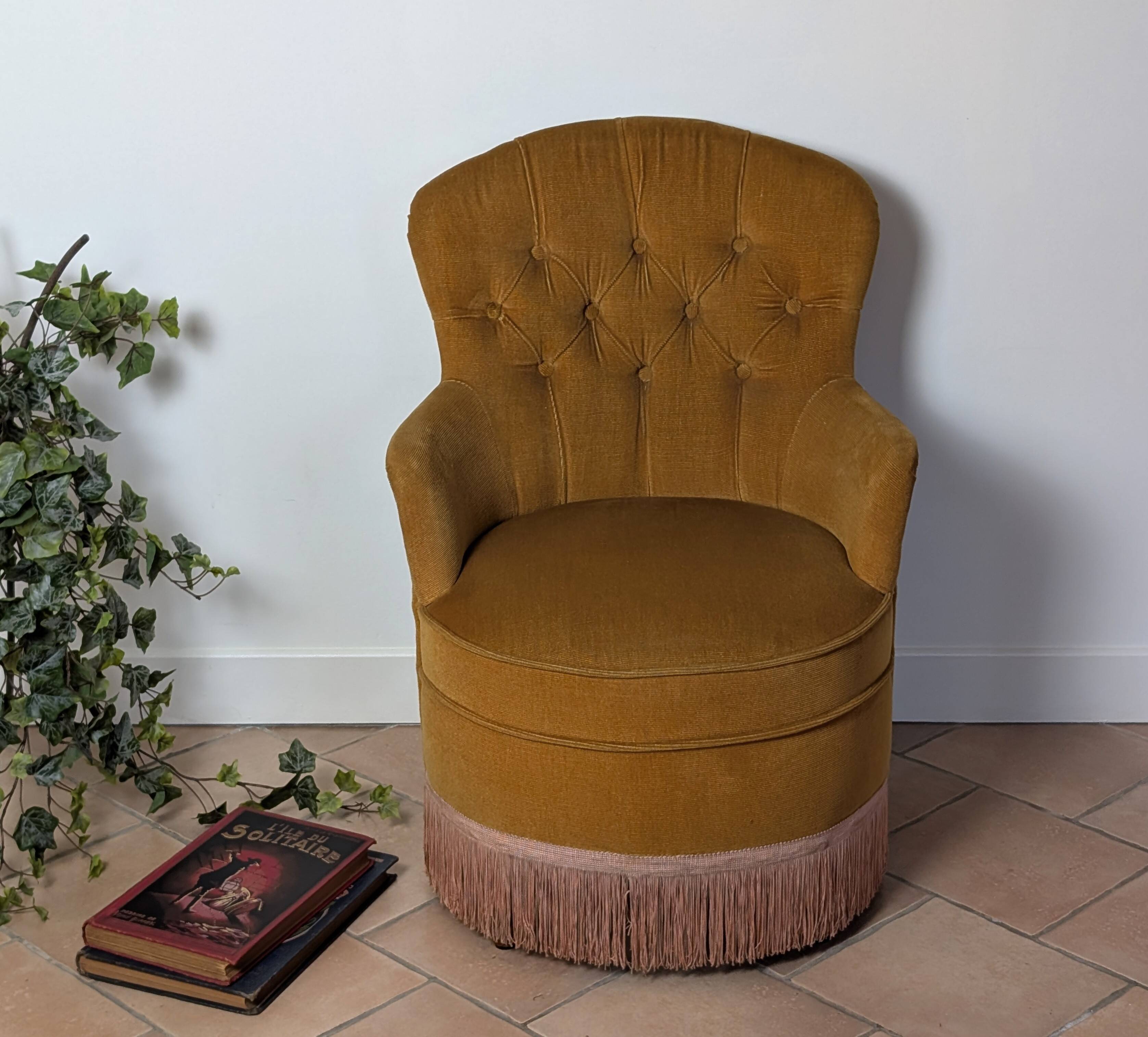 Velvet frog armchair