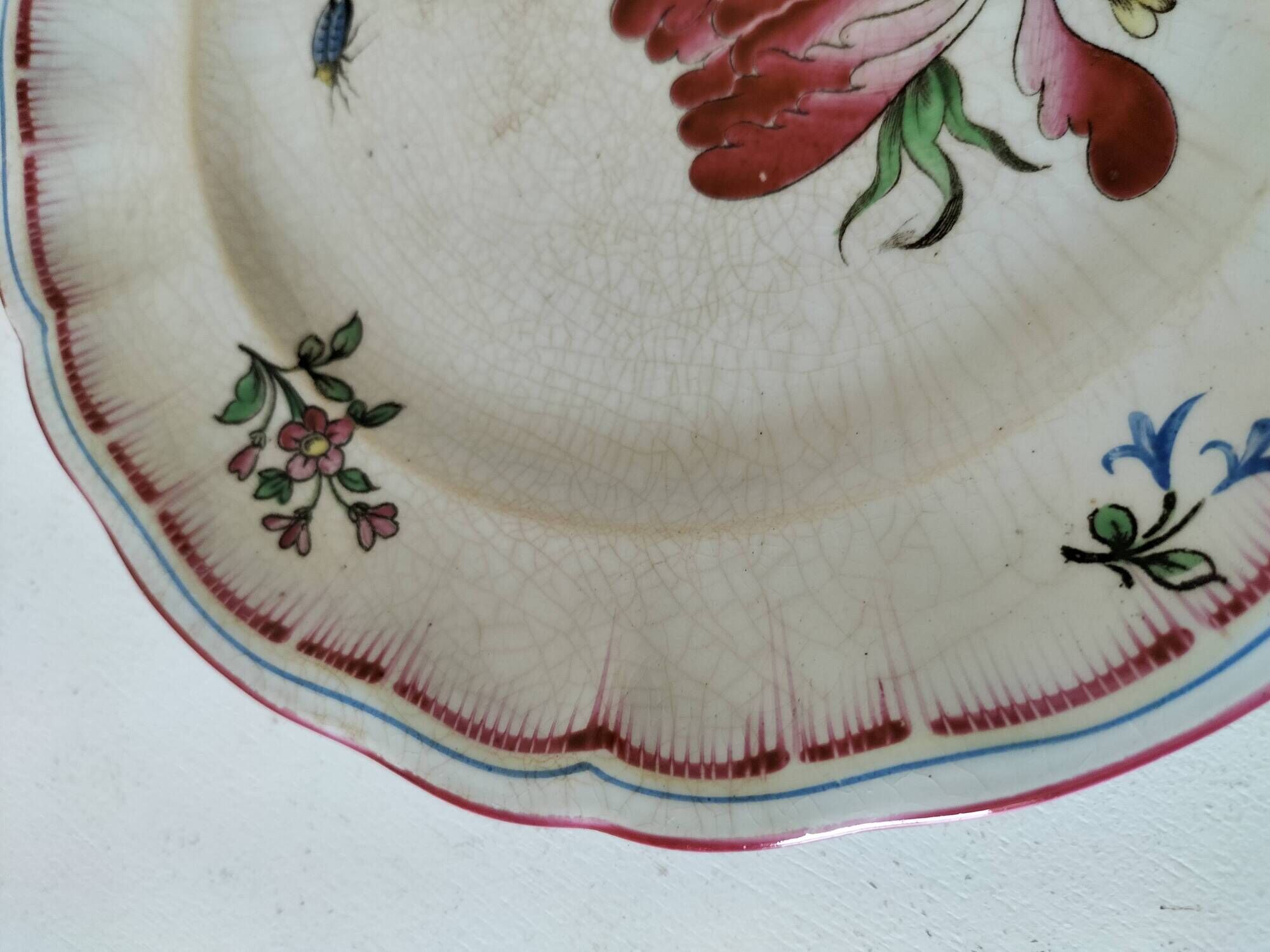 Assiette ancienne Lunéville – décor floral & insecte – vers 1840–1860