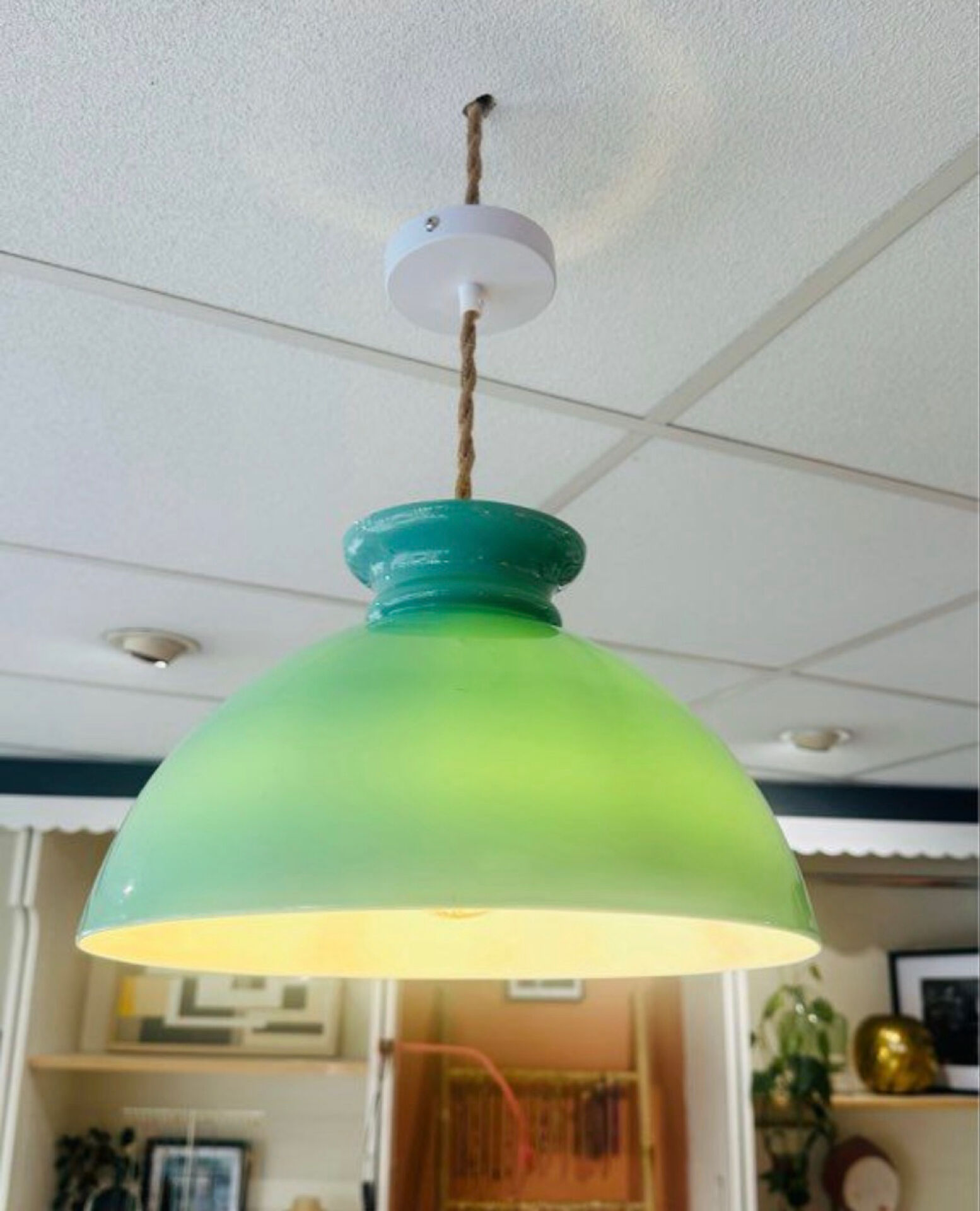 Opaline vintage green water suspension