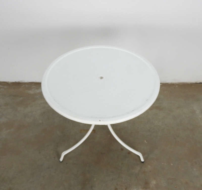 Brocante round garden table made of steel