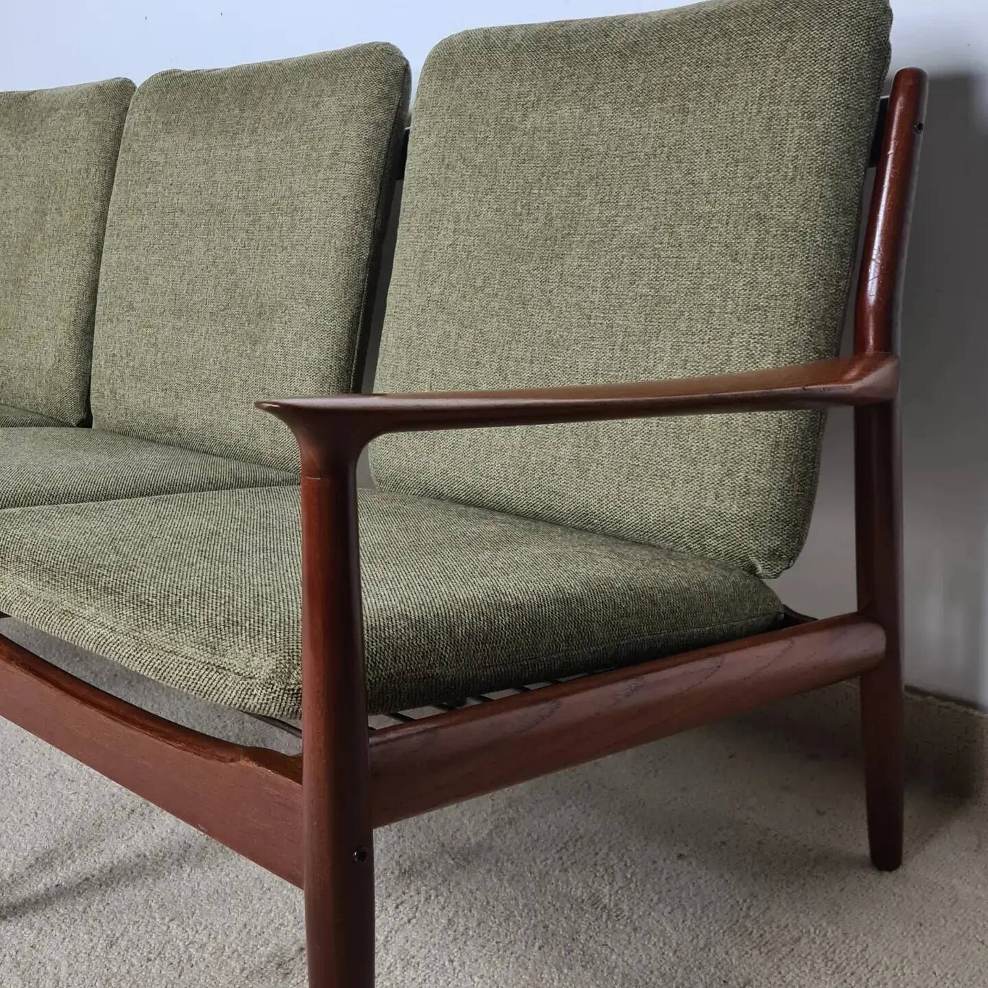 Vintage Scandinavian sofa by Svend Aage Eriksen for Glostrup 1960