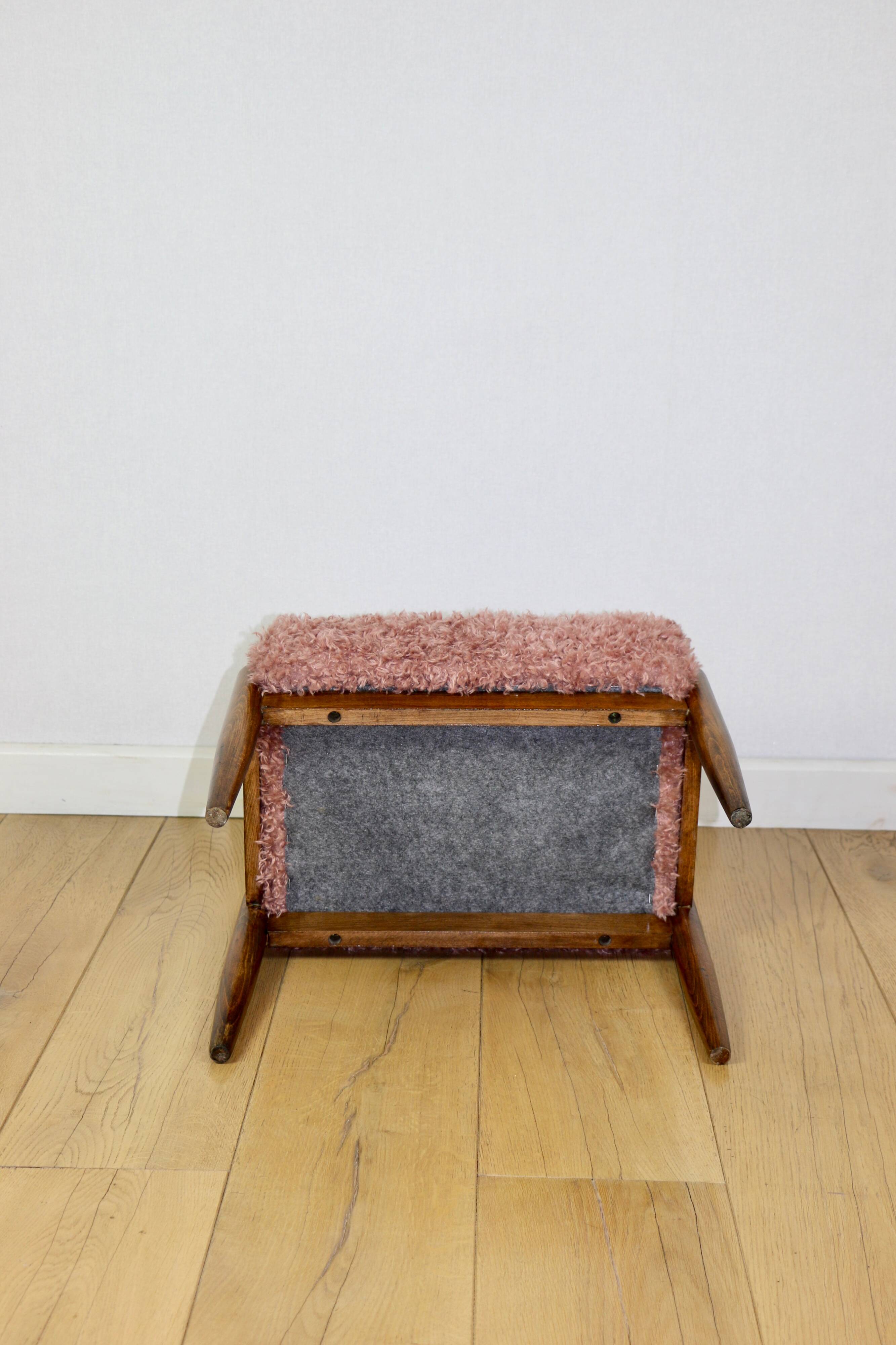 Edmund Homa stool, pink seat, long hair