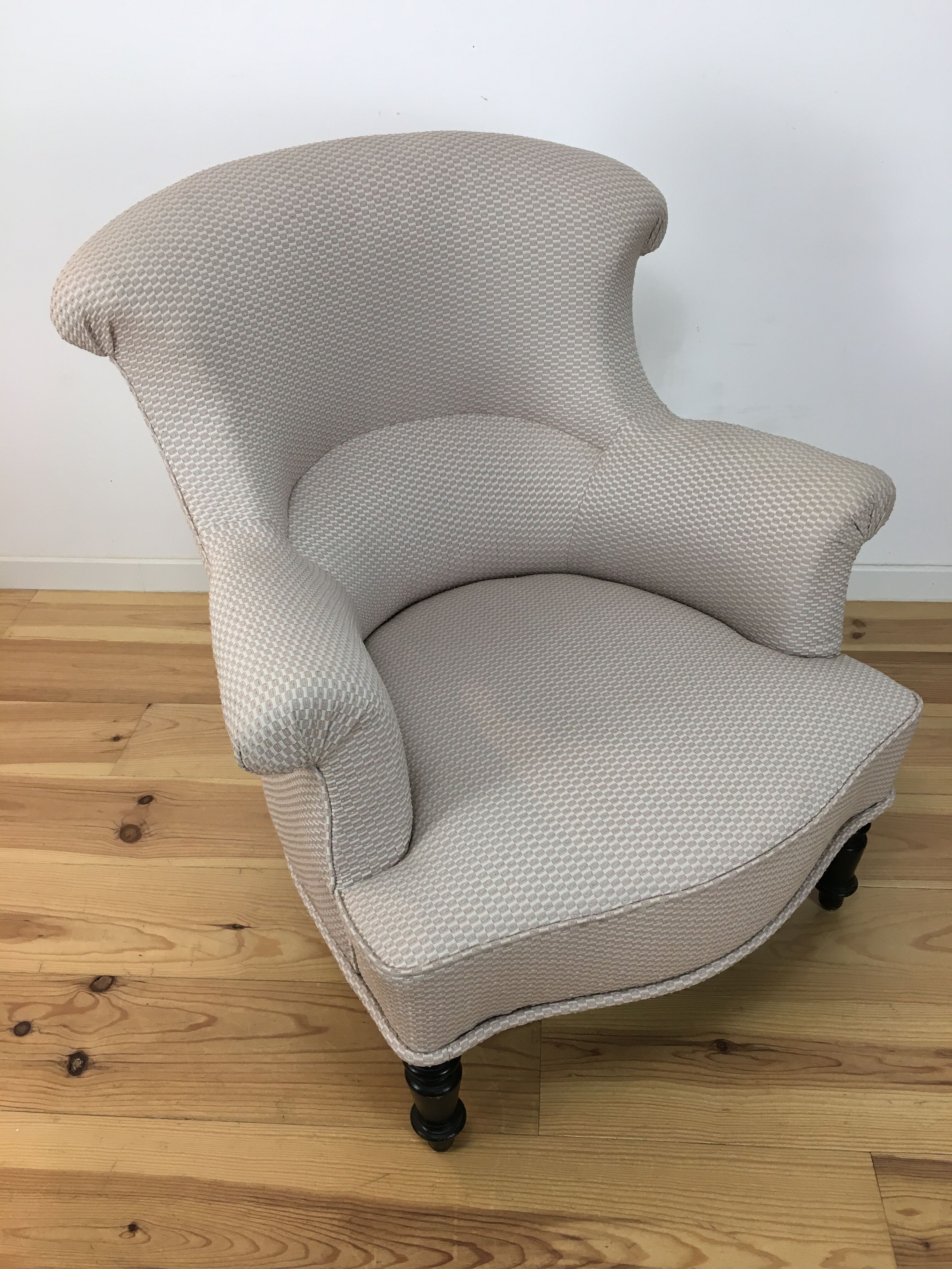 Napoleon III toad armchair forms lambrequin