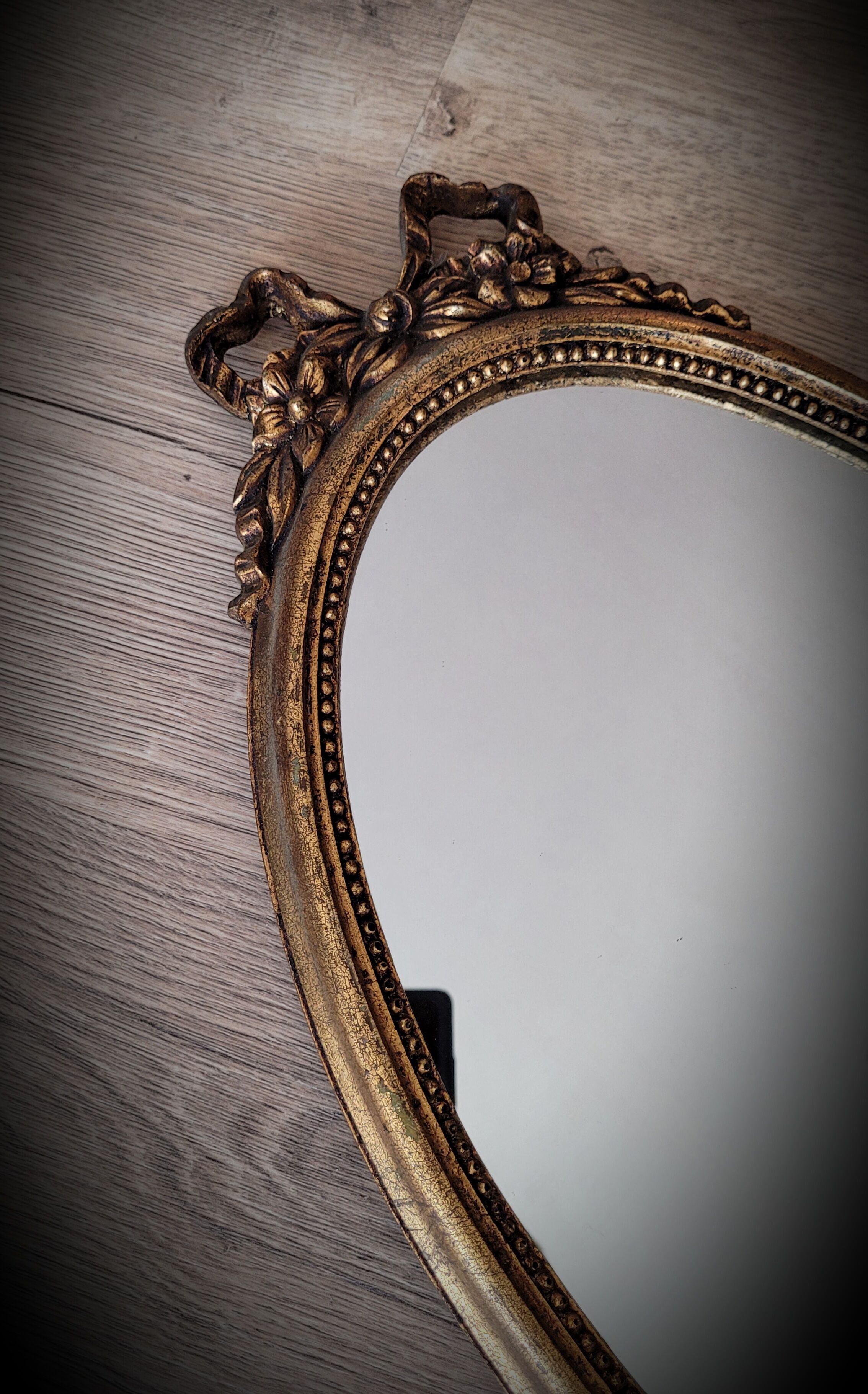 Oval golden mirror 41x23