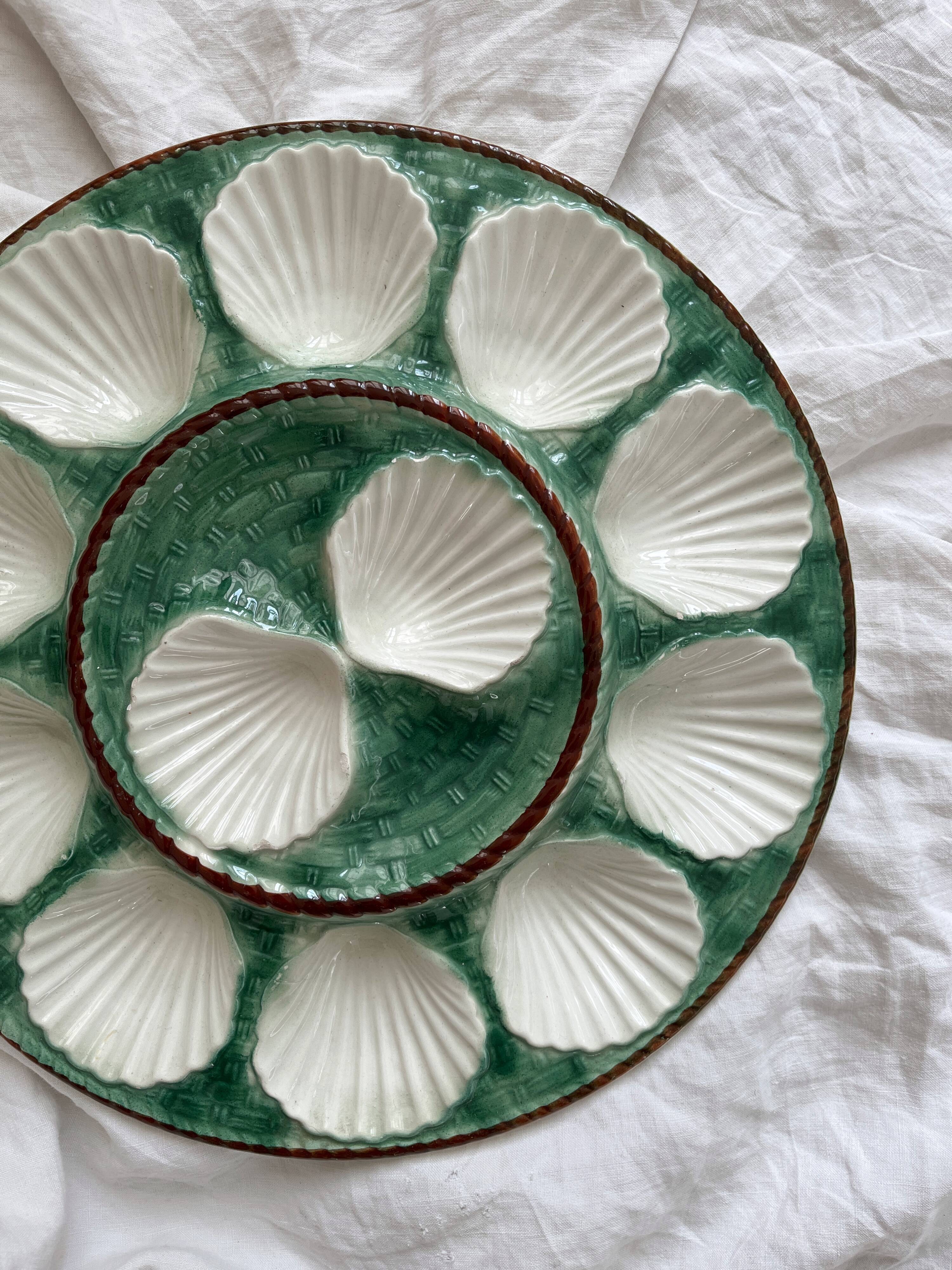 Round oyster or shell dish, vintage earthenware slip