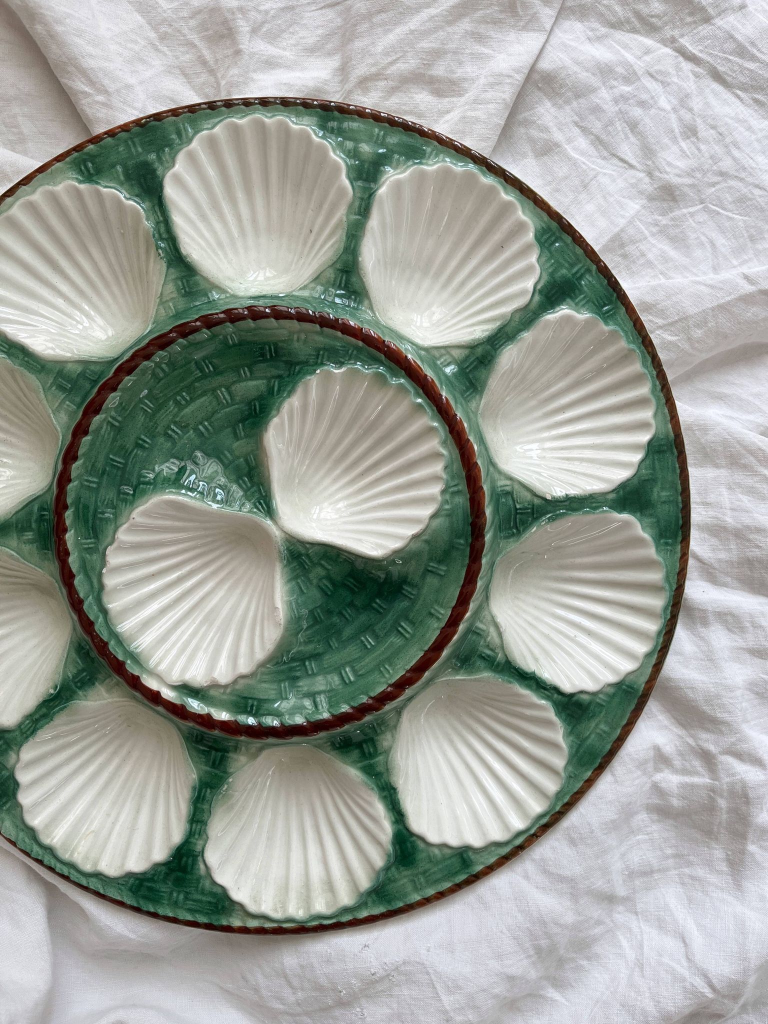 Round oyster or shell dish, vintage earthenware slip