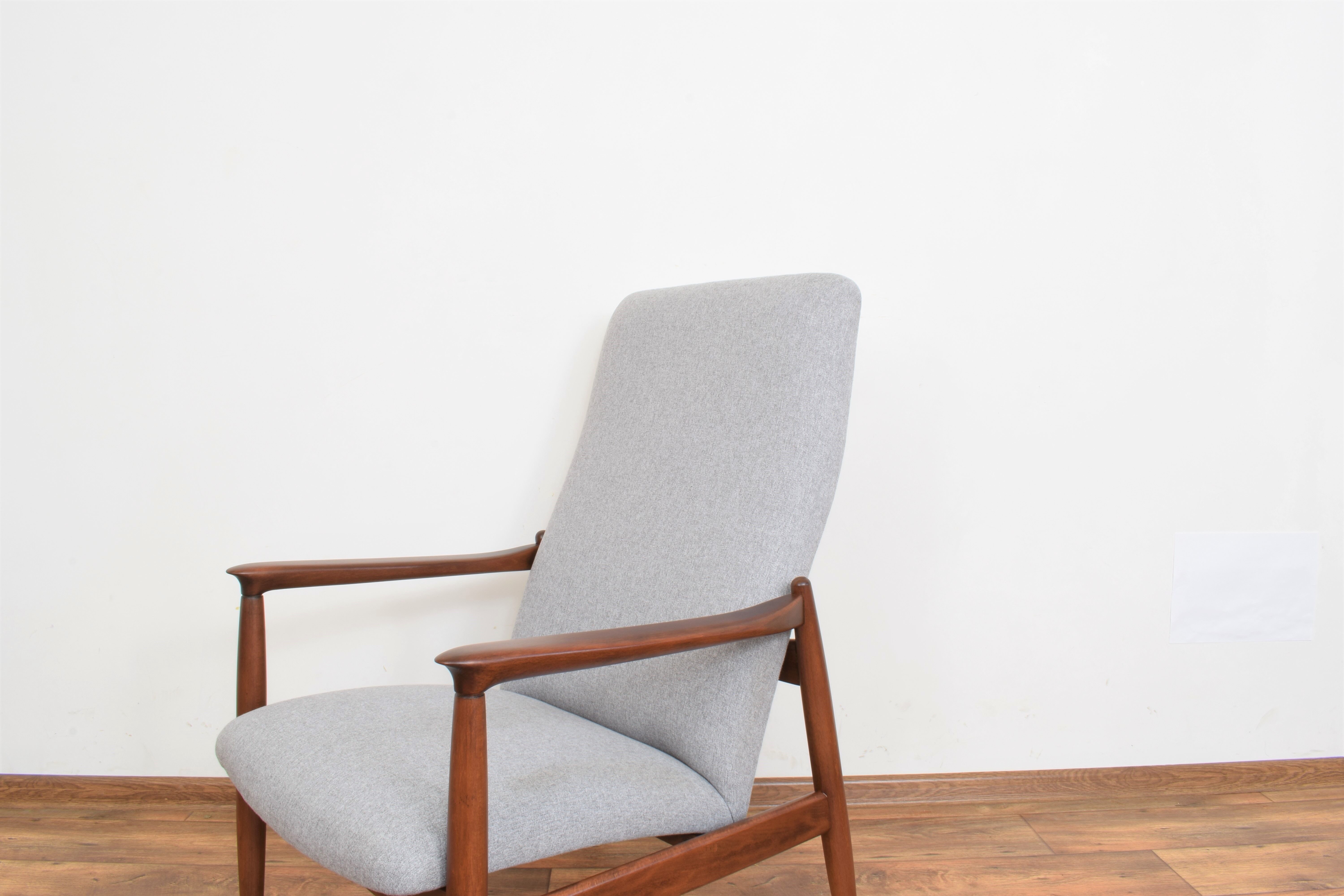 Polish Lounge Chairs by Edmund Homa, Set of 2