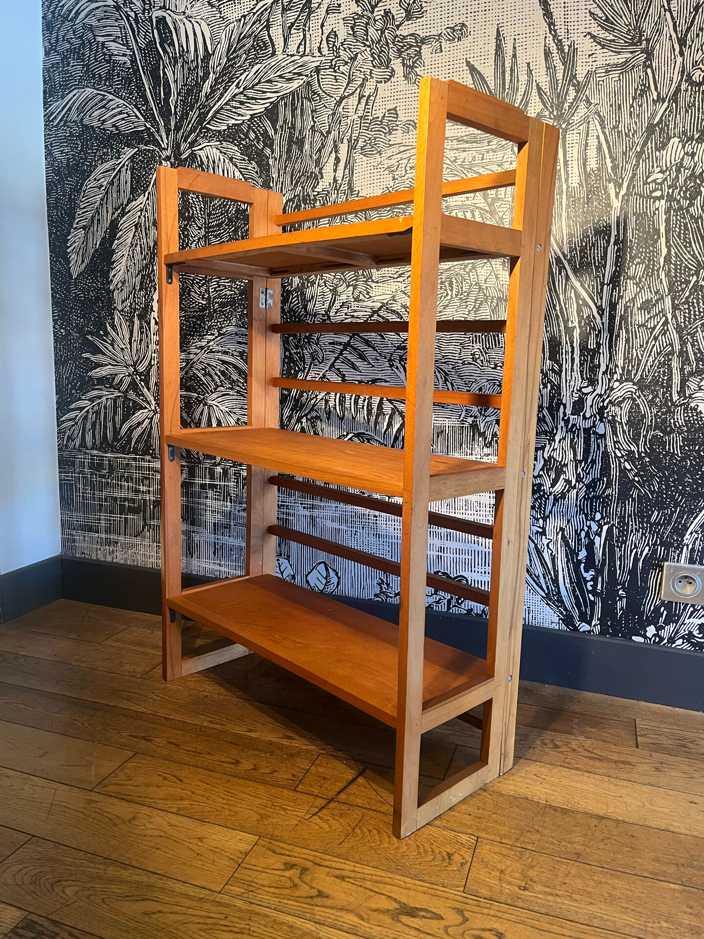 Foldable second-hand bookshop library