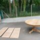 Table à manger ronde pied central extensible décapée en bois massif 3 rallo